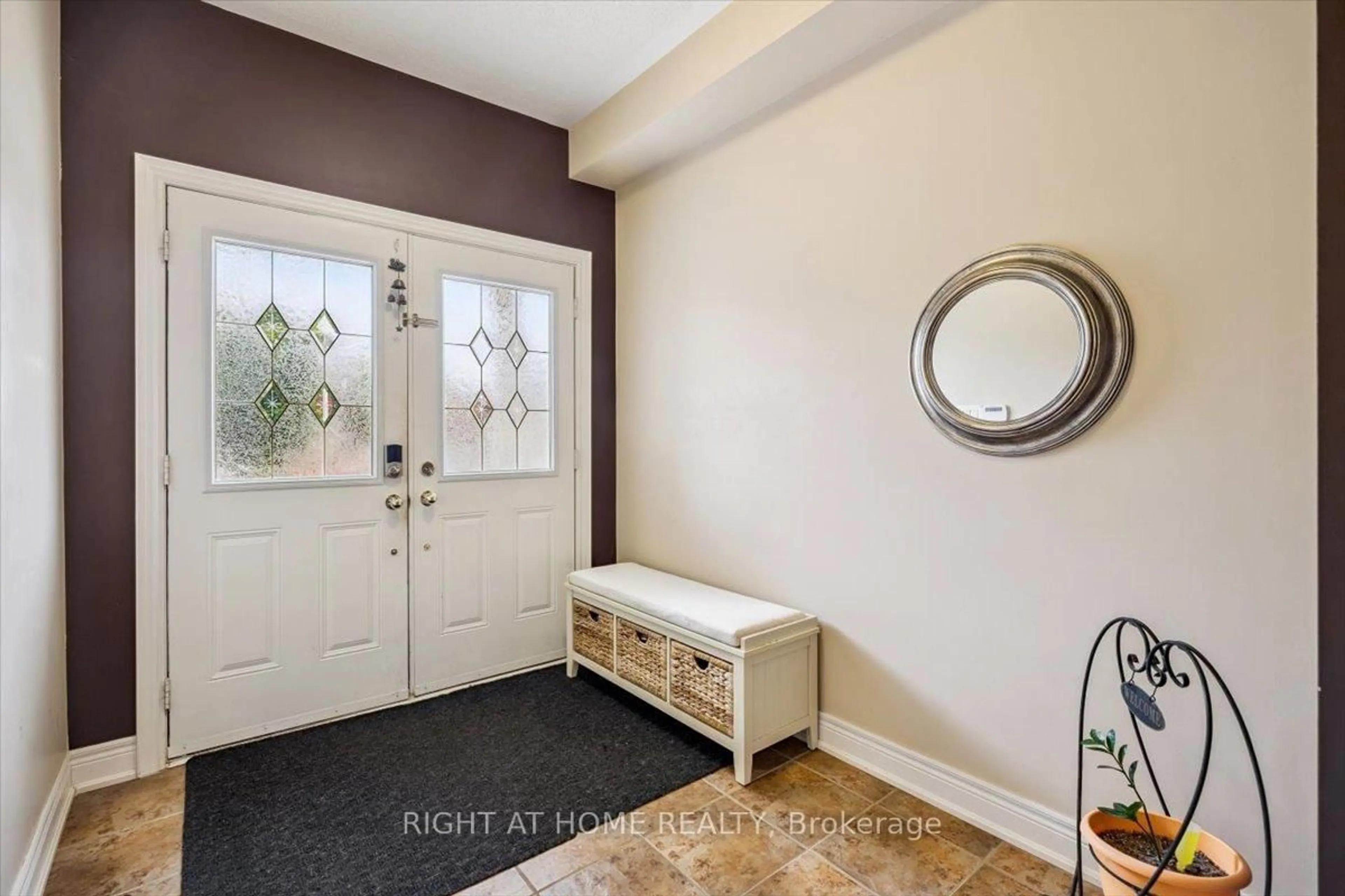 Indoor entryway for 166 Gardiner Dr, Bradford West Gwillimbury Ontario L3Z 0J5