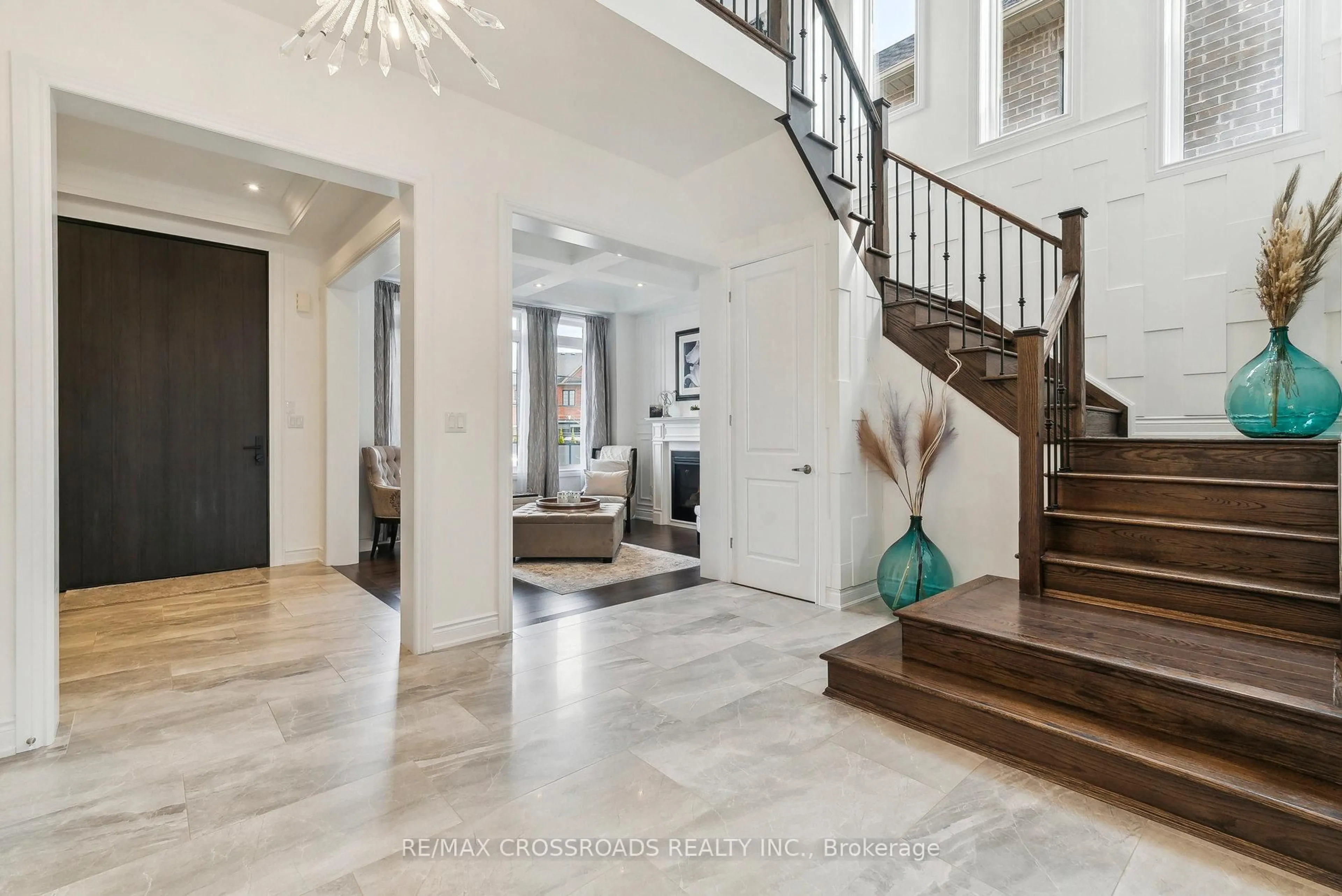 Indoor entryway for 48 Mumberson St, Innisfil Ontario L0L 1L0
