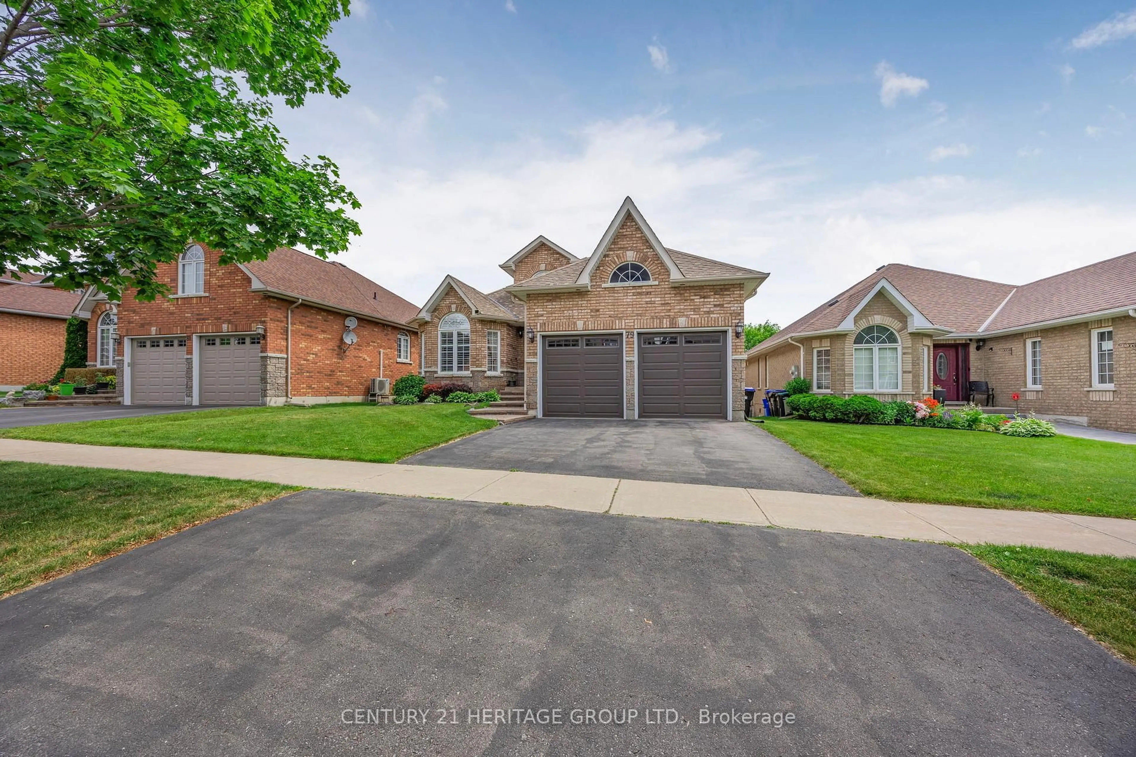 Home with brick exterior material, street for 79 Metcalfe Dr, Bradford West Gwillimbury Ontario L3Z 3C6