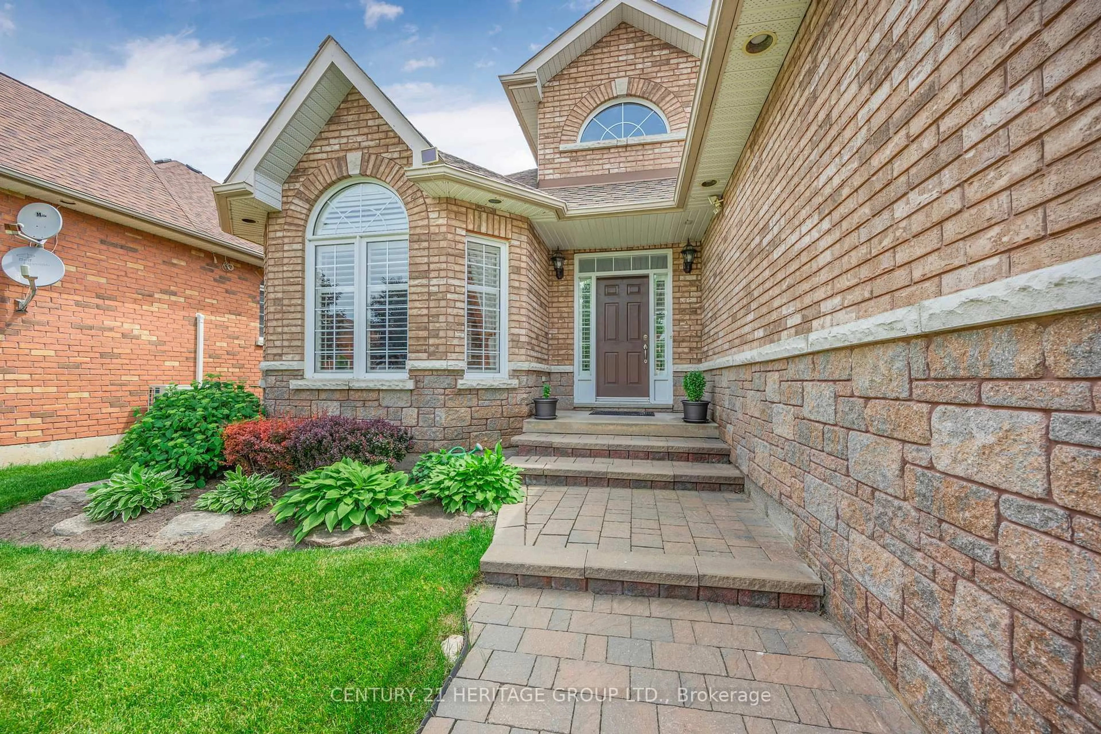 Home with brick exterior material, street for 79 Metcalfe Dr, Bradford West Gwillimbury Ontario L3Z 3C6