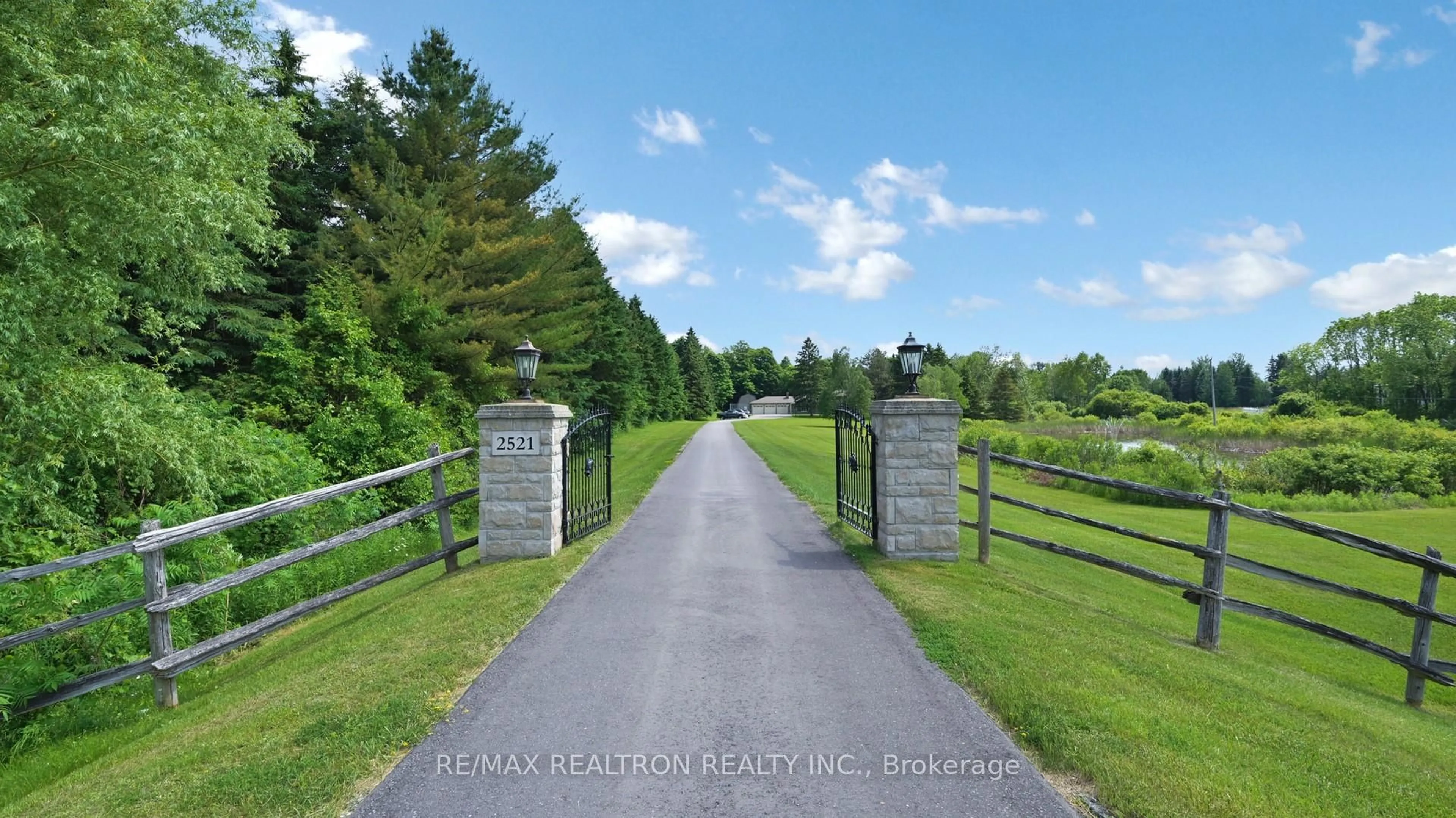 A pic from outside/outdoor area/front of a property/back of a property/a pic from drone, water/lake/river/ocean view for 2521 Mt Albert Rd, East Gwillimbury Ontario L0G 1R0