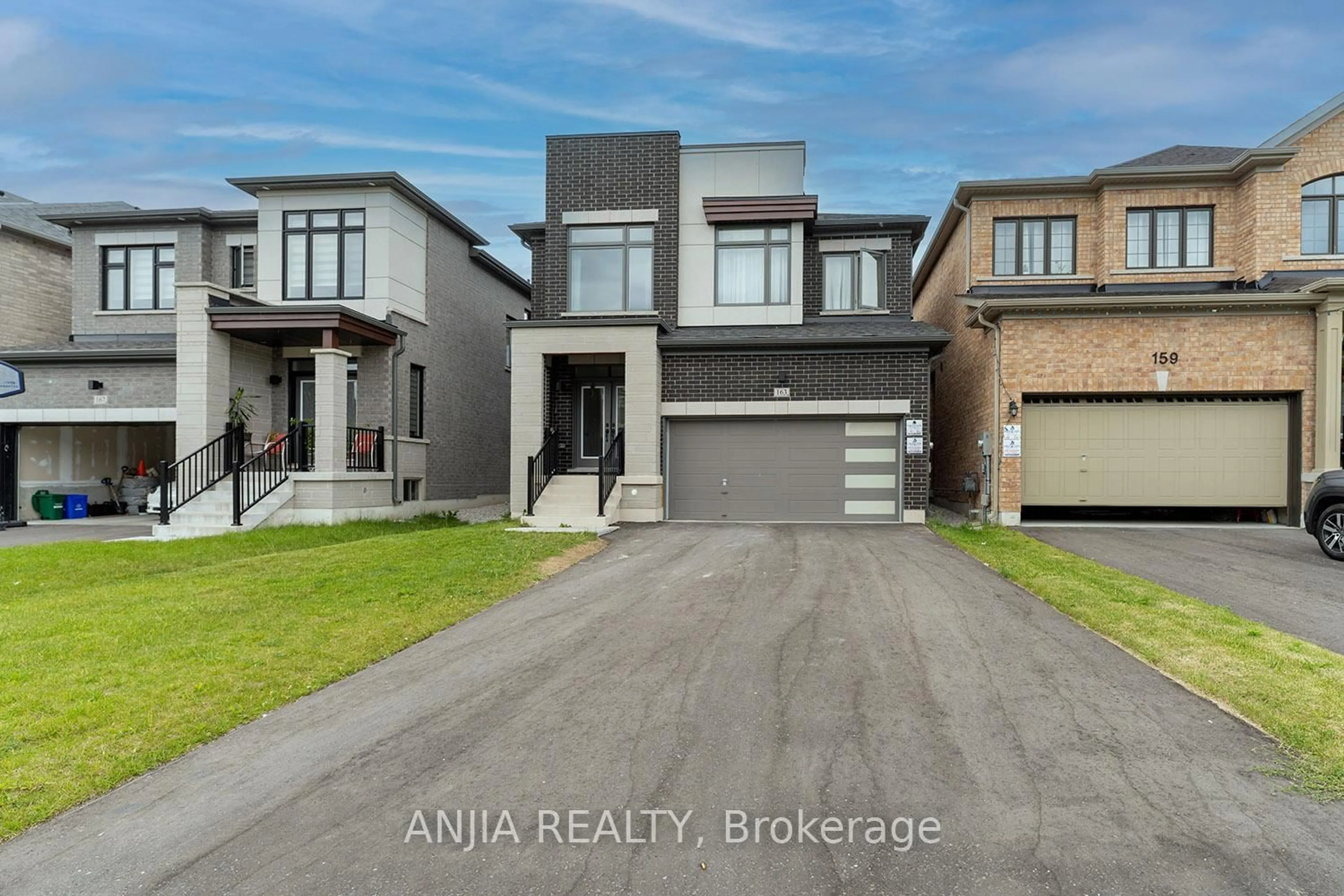 Unknown for 163 Fallharvest Way, Whitchurch-Stouffville Ontario L4A 0R8