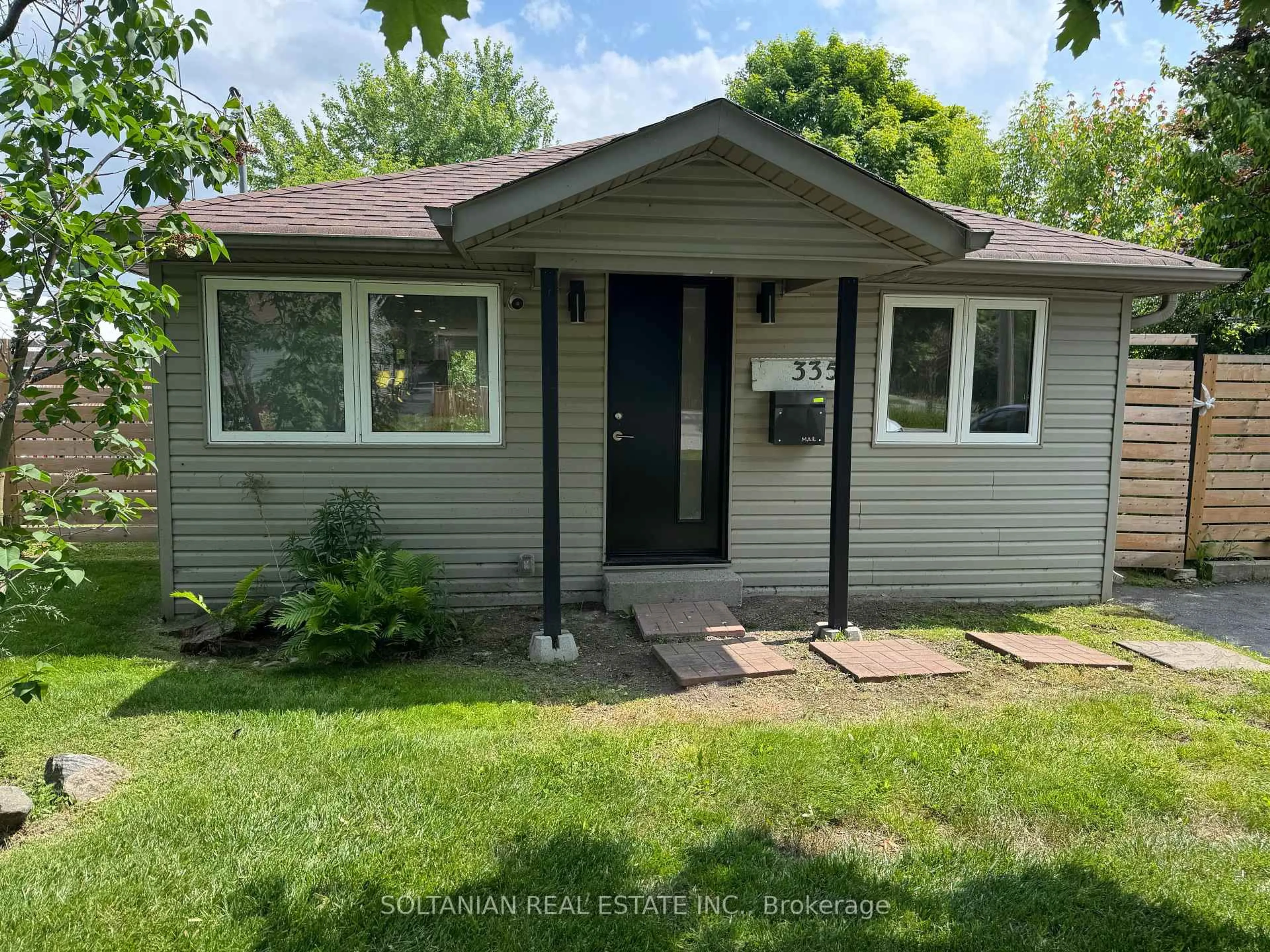 Home with vinyl exterior material, street for 335 Miami Dr, Georgina Ontario L4P 2Z6