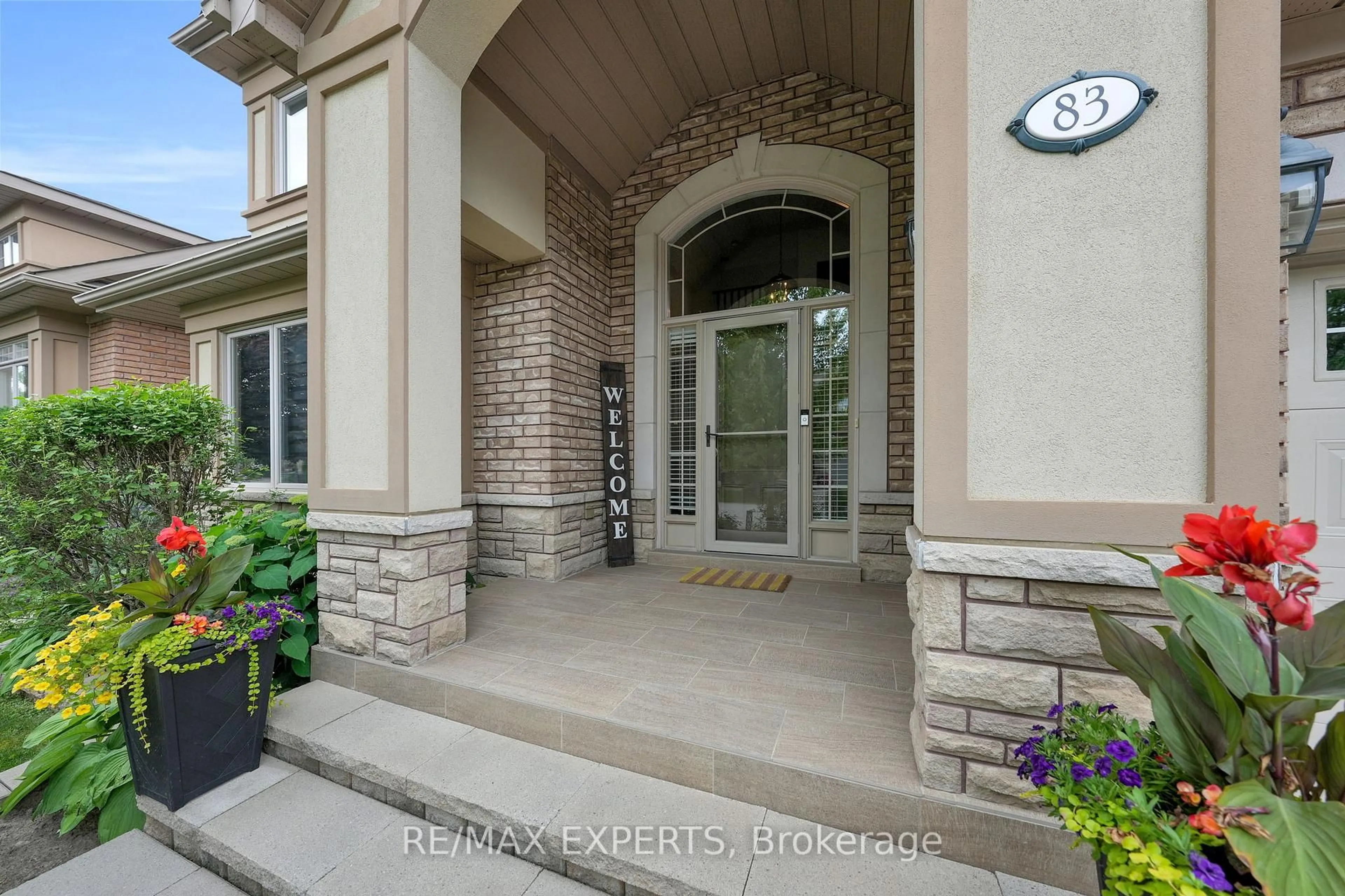Indoor entryway for 83 Tuscany Grande, New Tecumseth Ontario L9R 0E2