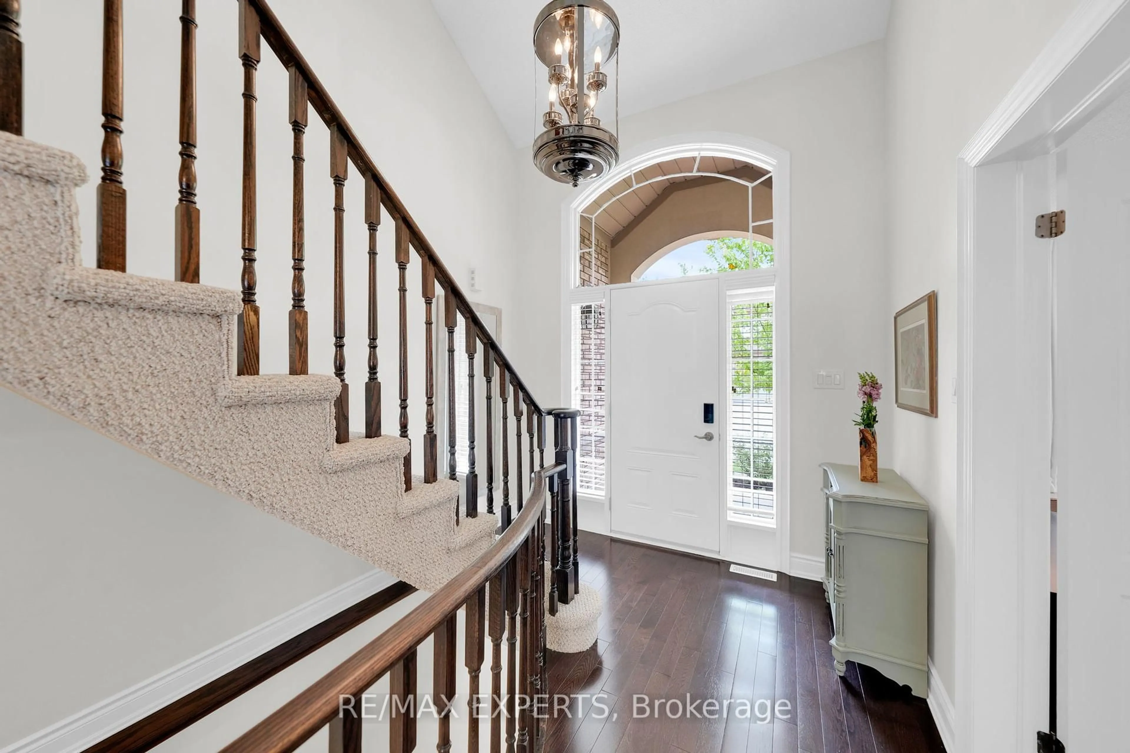 Indoor entryway for 83 Tuscany Grande, New Tecumseth Ontario L9R 0E2