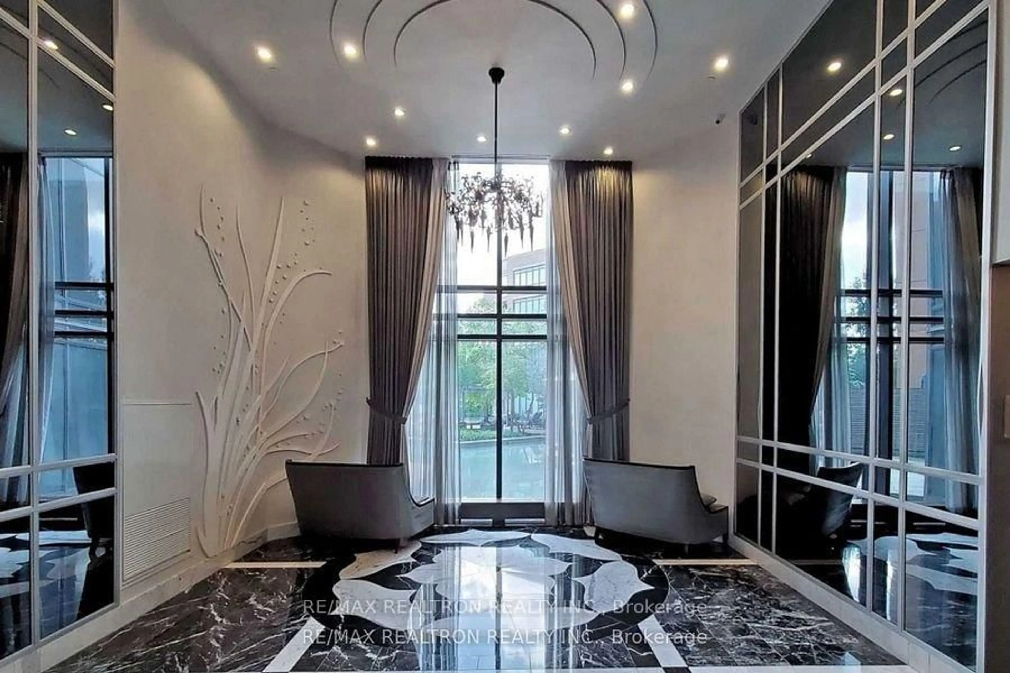 Indoor foyer for 7608 Yonge St #312, Vaughan Ontario L4J 0J5
