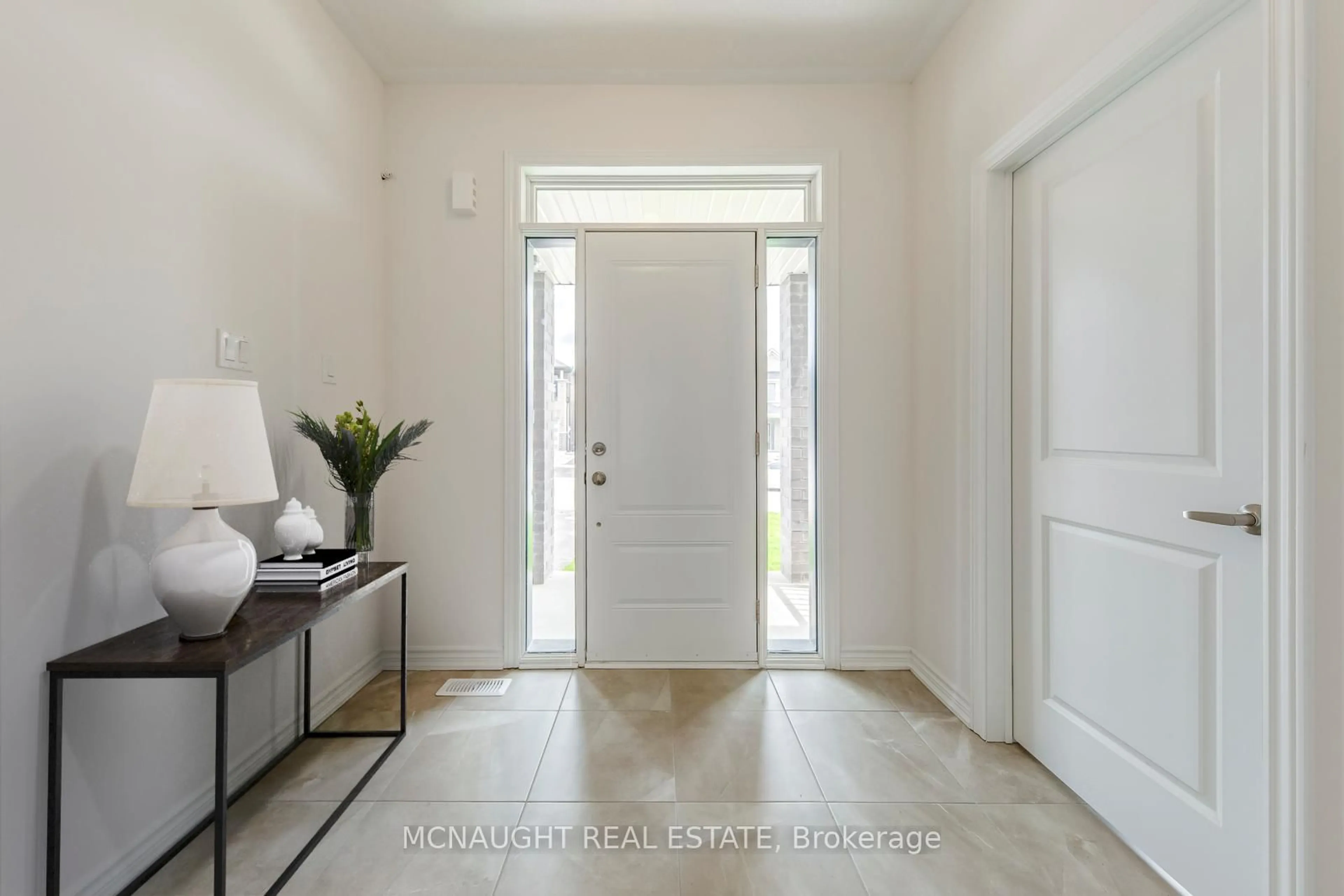 Indoor entryway for 37 Ainslie Hill Cres, Georgina Ontario L0E 1R0