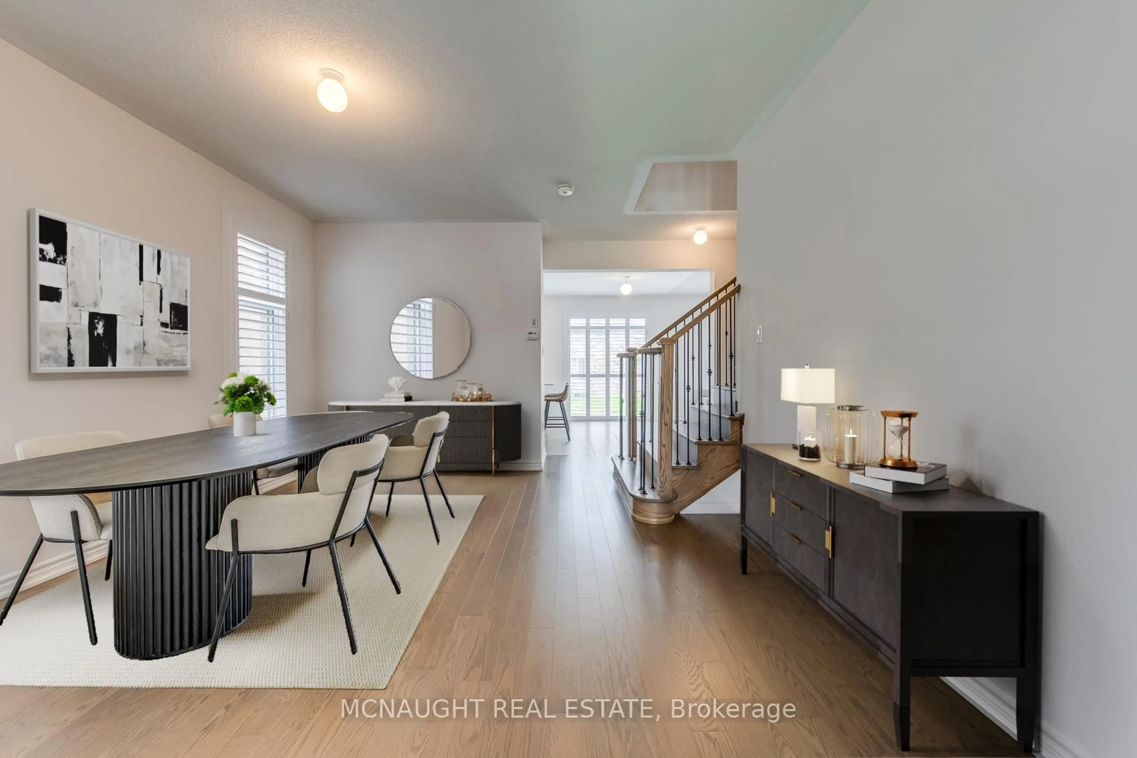 Indoor entryway for 37 Ainslie Hill Cres, Georgina Ontario L0E 1R0