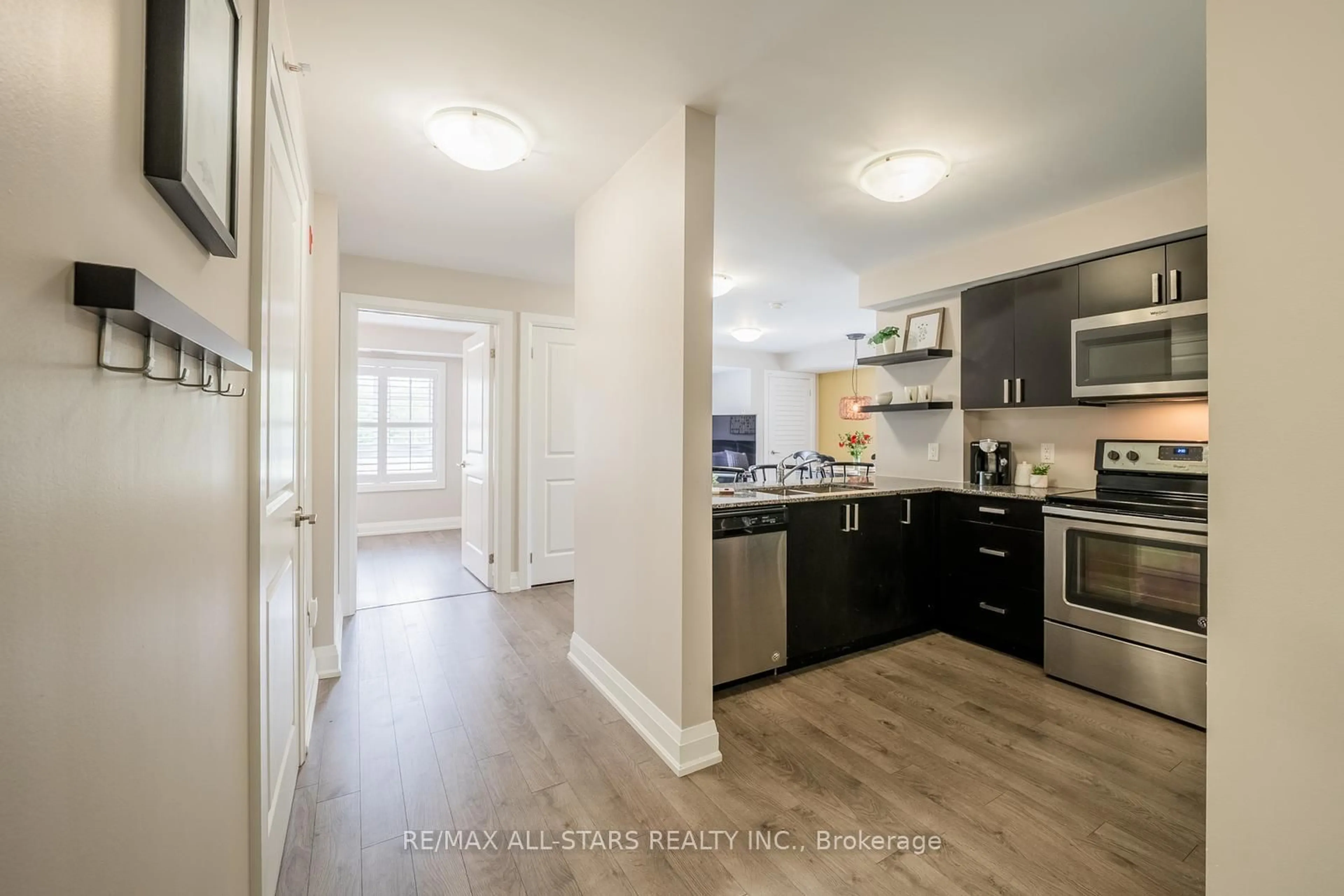 Open concept kitchen, unknown for 481 Rupert Ave #208, Whitchurch-Stouffville Ontario L4A 1Y7