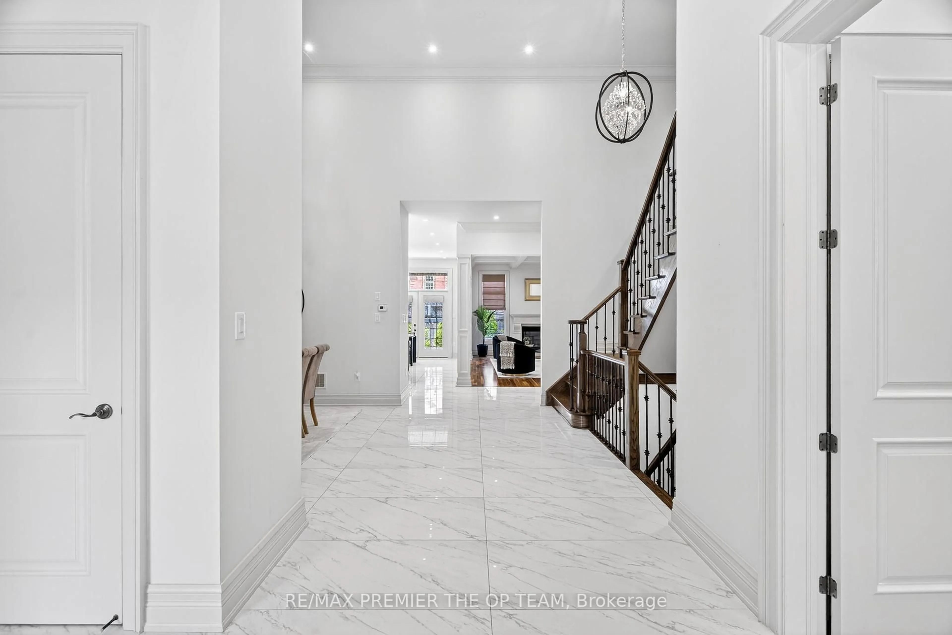 Indoor foyer for 24 Grand Vellore Cres, Vaughan Ontario L4H 0N8