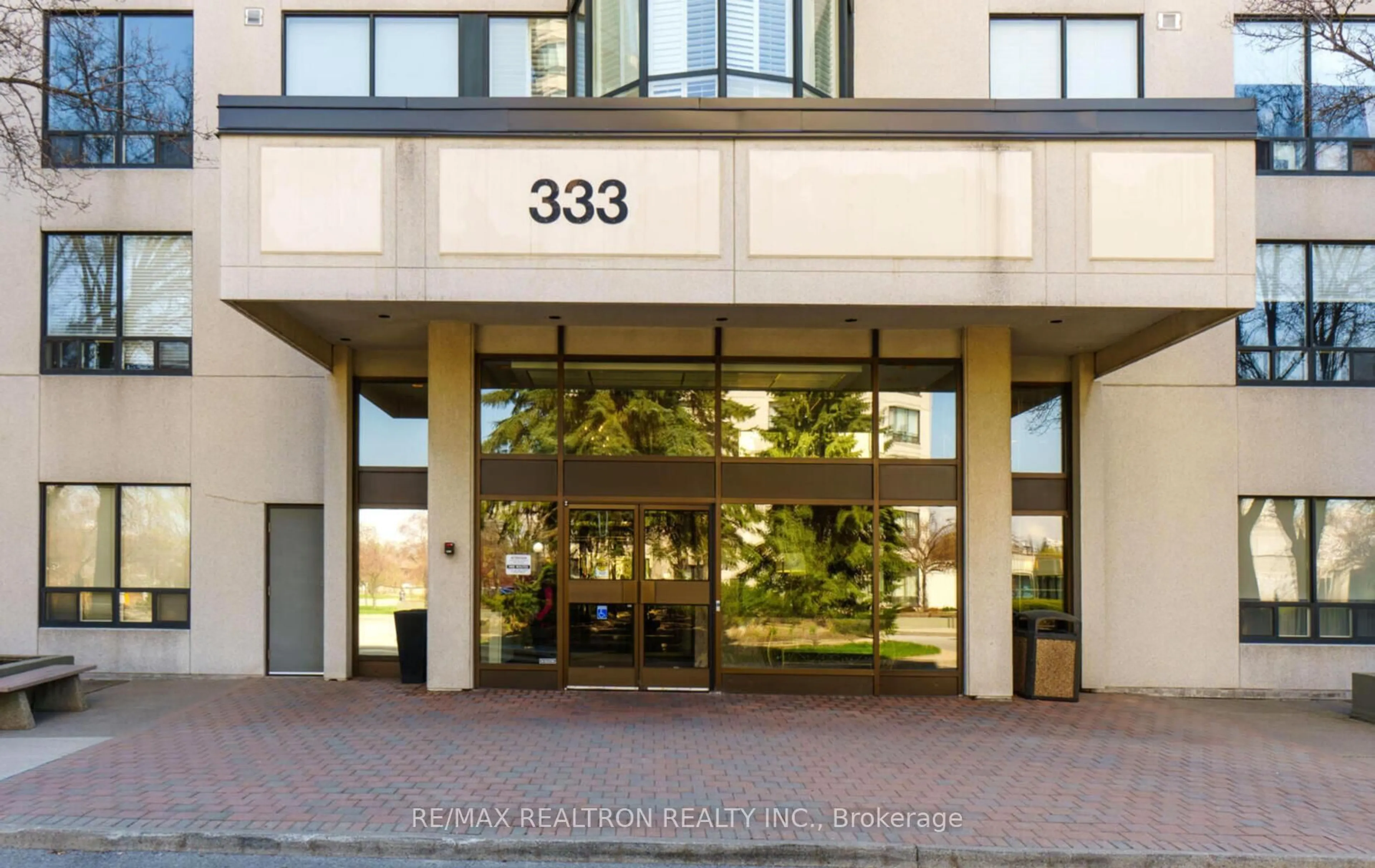 Indoor foyer for 333 Clark Ave #814, Vaughan Ontario L4J 7K4