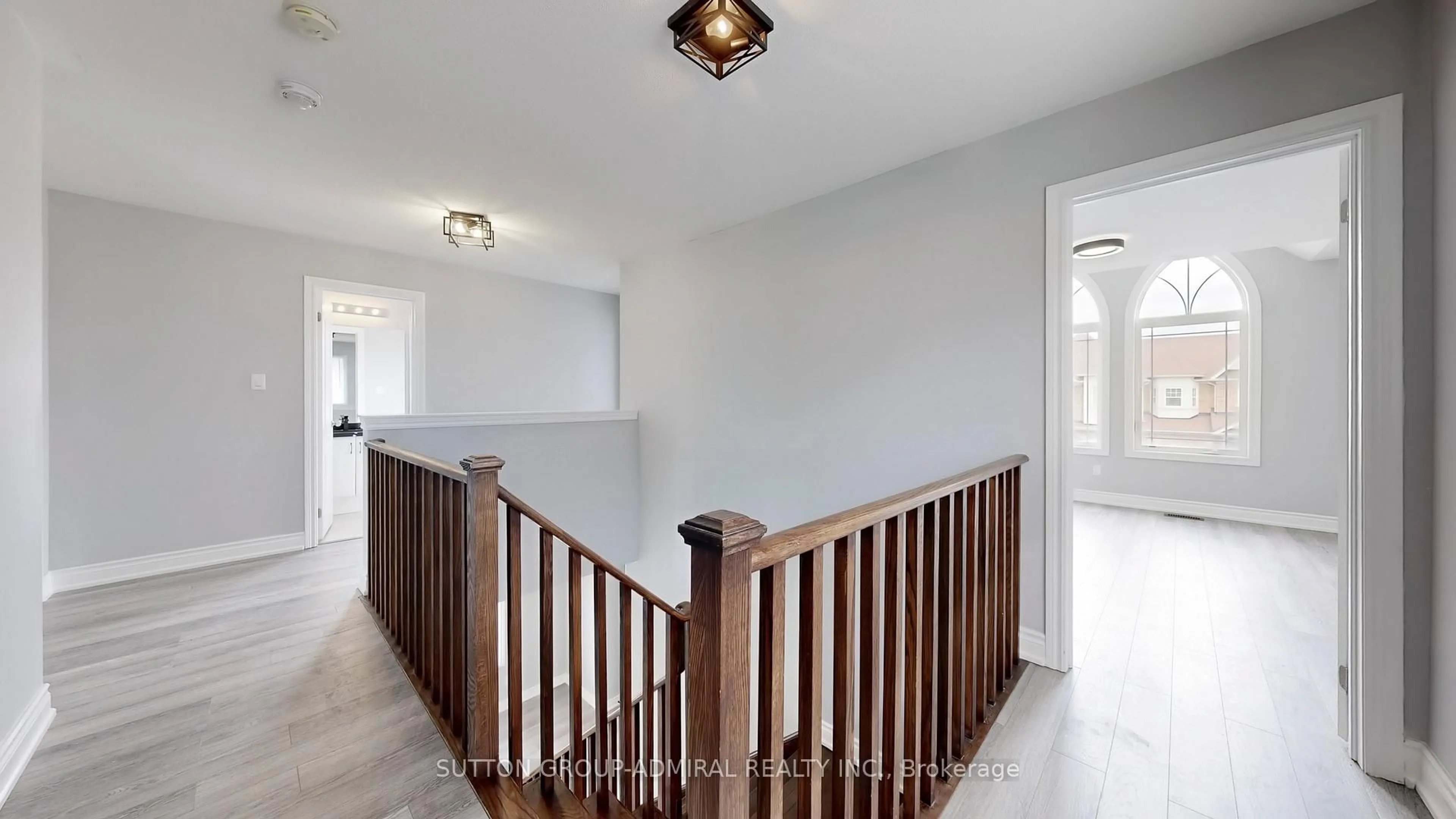 Indoor foyer for 1254 Harrington St, Innisfil Ontario L0L 1W0
