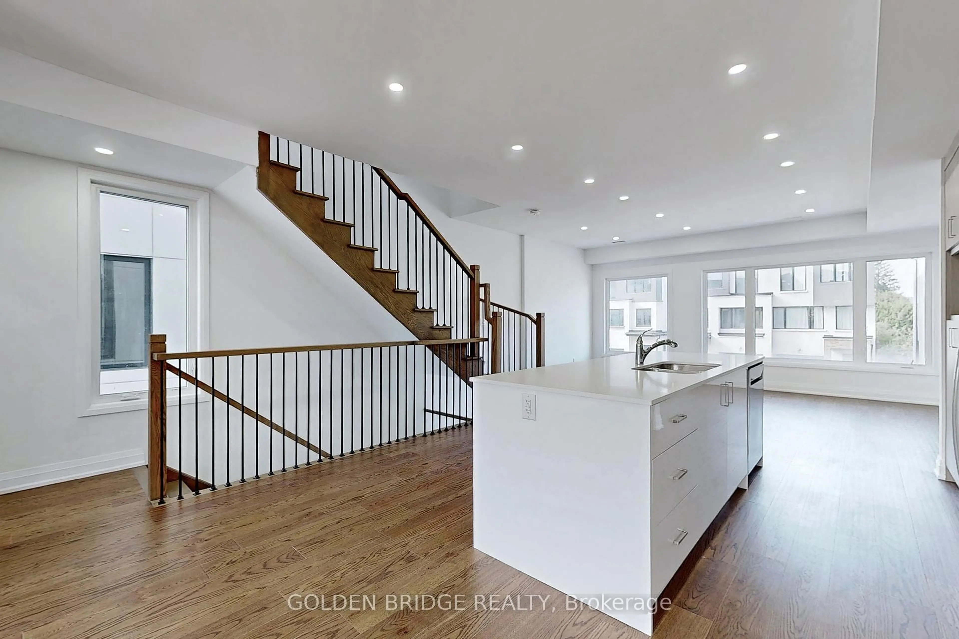 Open concept kitchen, unknown for 21 Persica St, Richmond Hill Ontario L4E 2T3