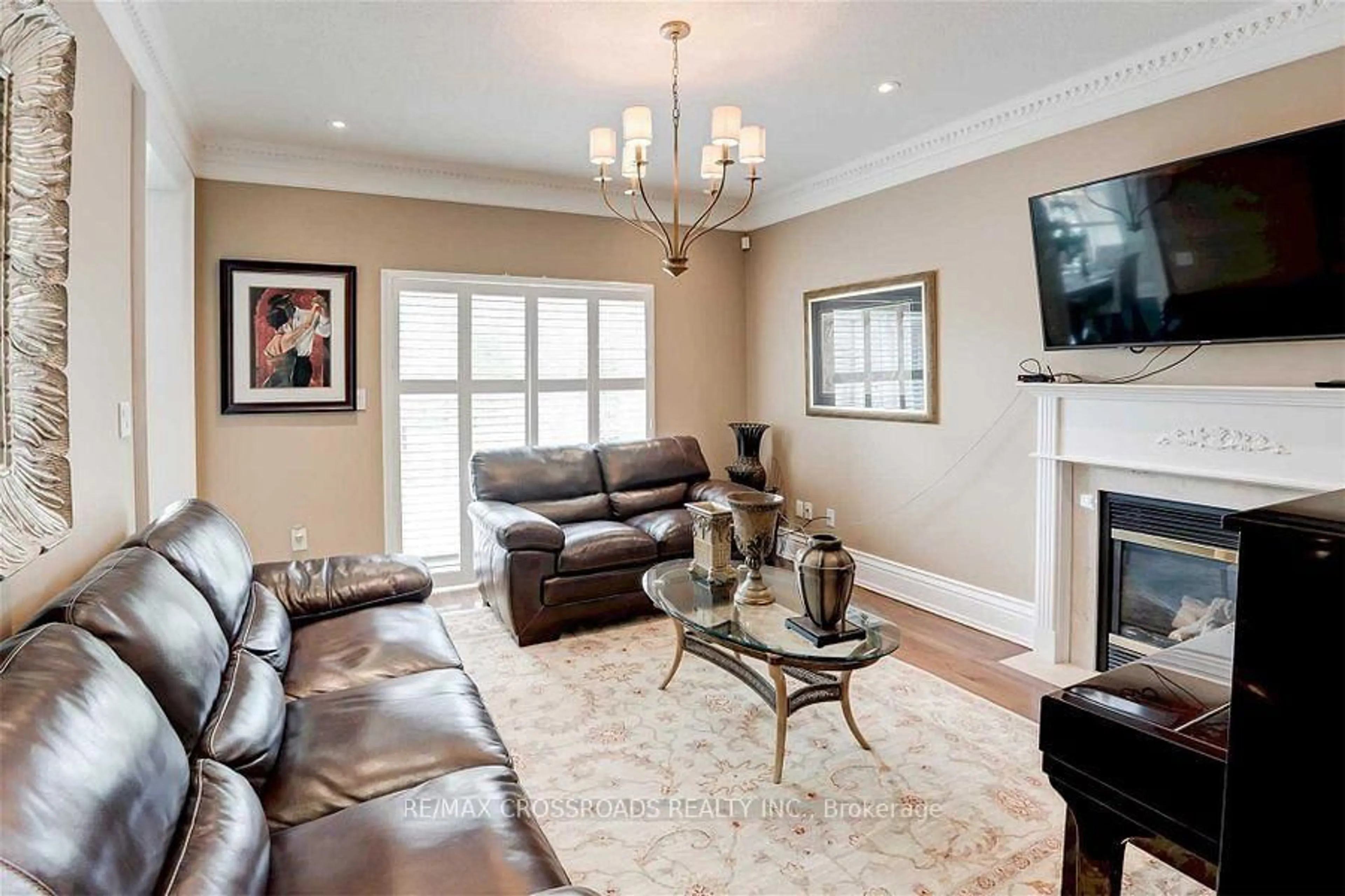 Living room with furniture, unknown for 2 Mumberson Crt, Markham Ontario L6C 1Y4
