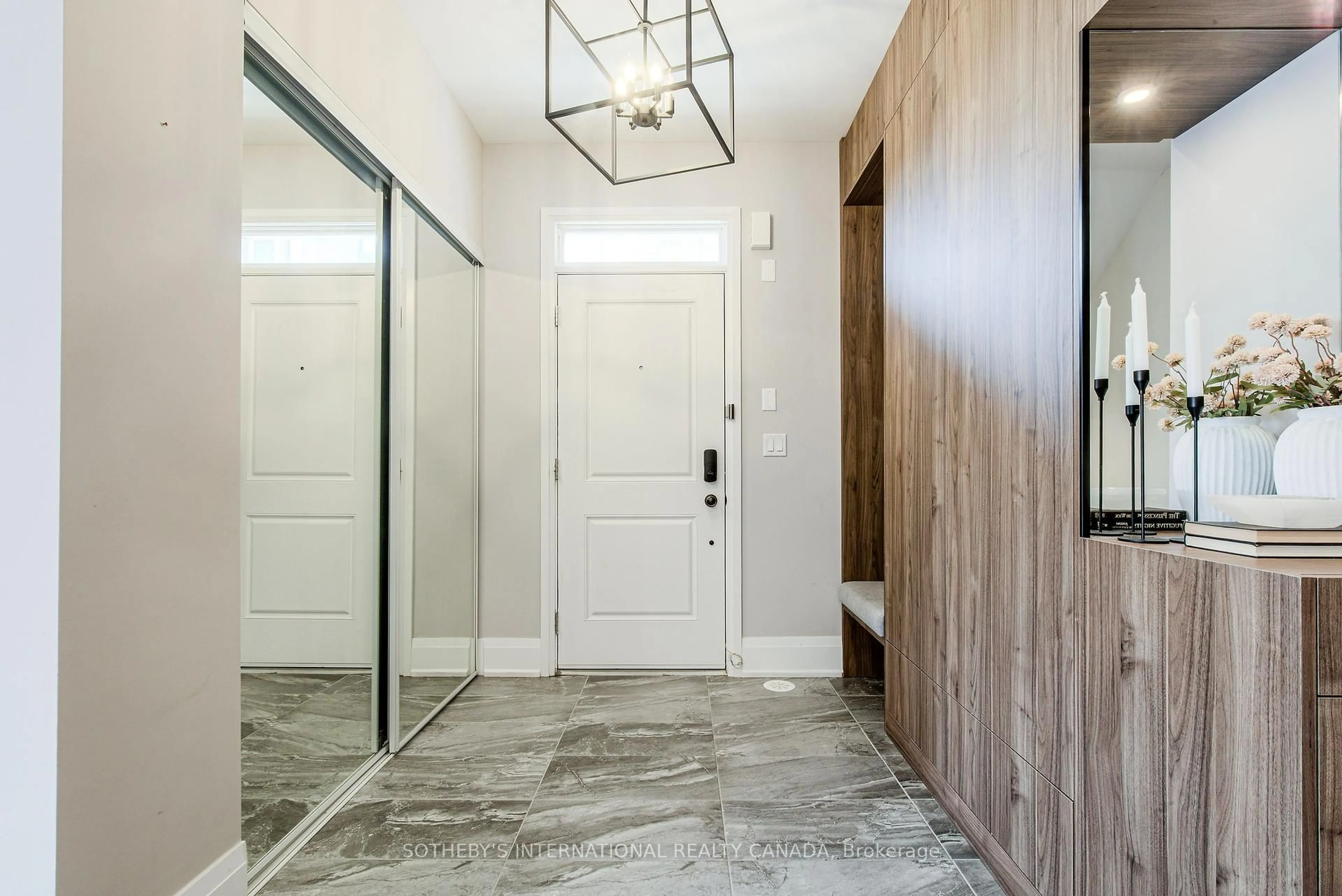 Indoor entryway for 21 Sir Frederick Banting Way, Markham Ontario L3R 1L4