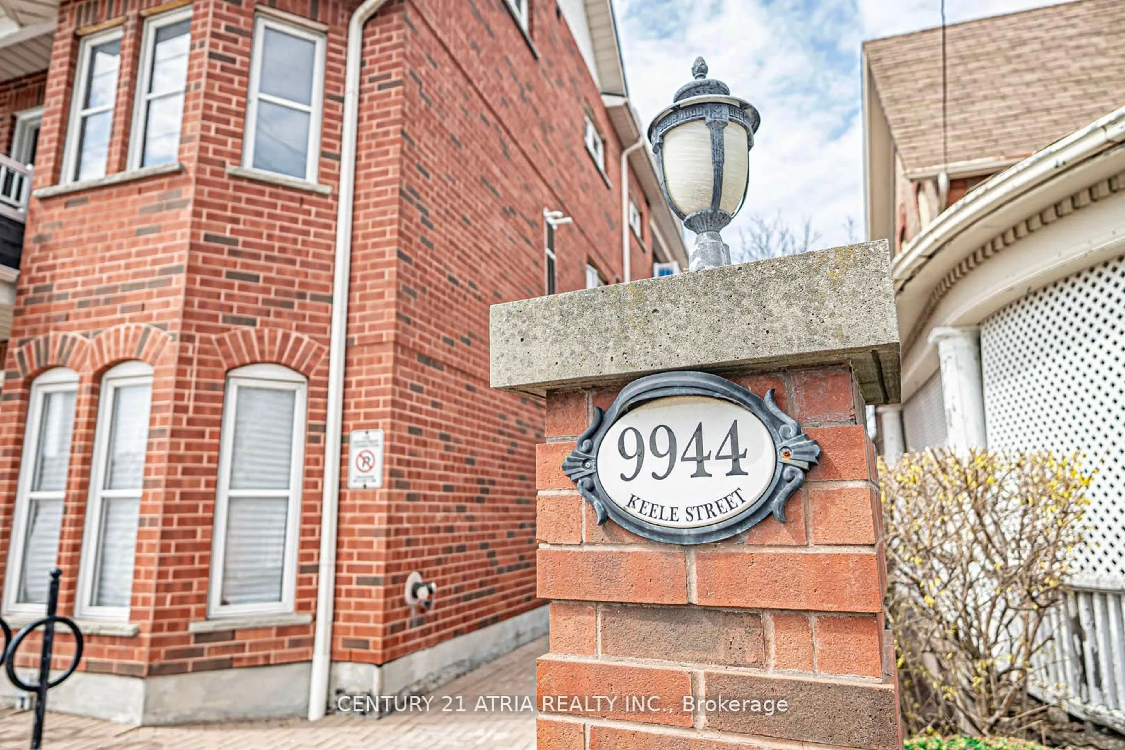 Unknown for 9944 Keele St #304, Vaughan Ontario L6A 3Y4