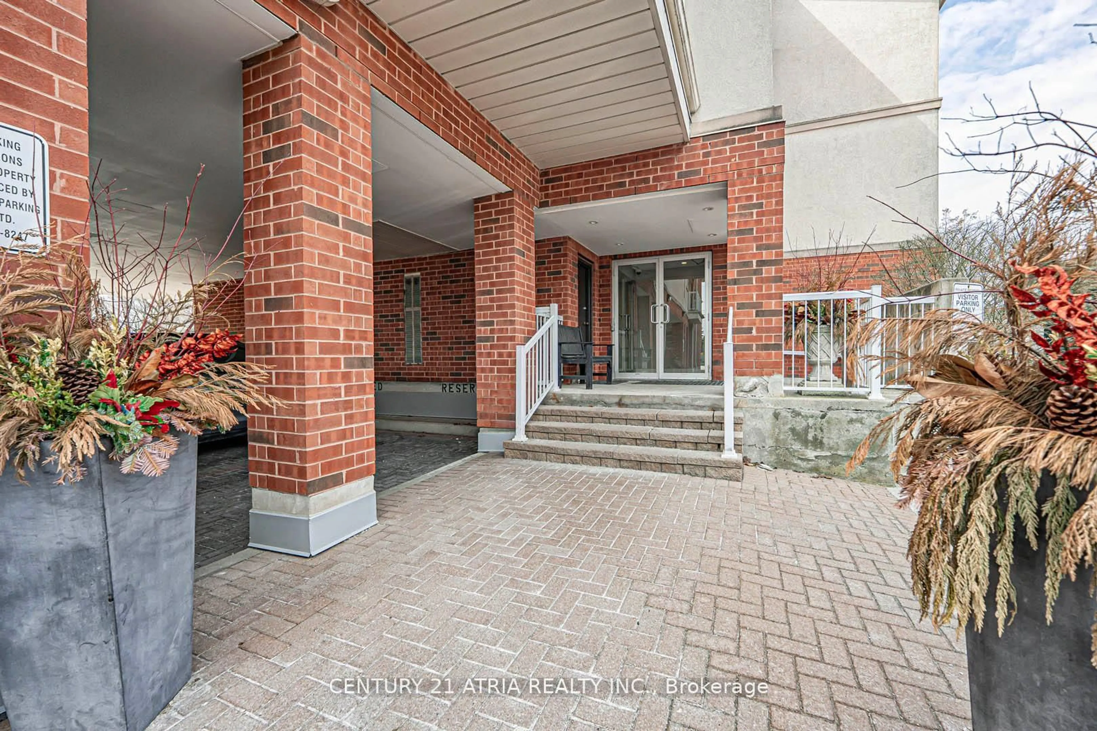Indoor foyer for 9944 Keele St #304, Vaughan Ontario L6A 3Y4