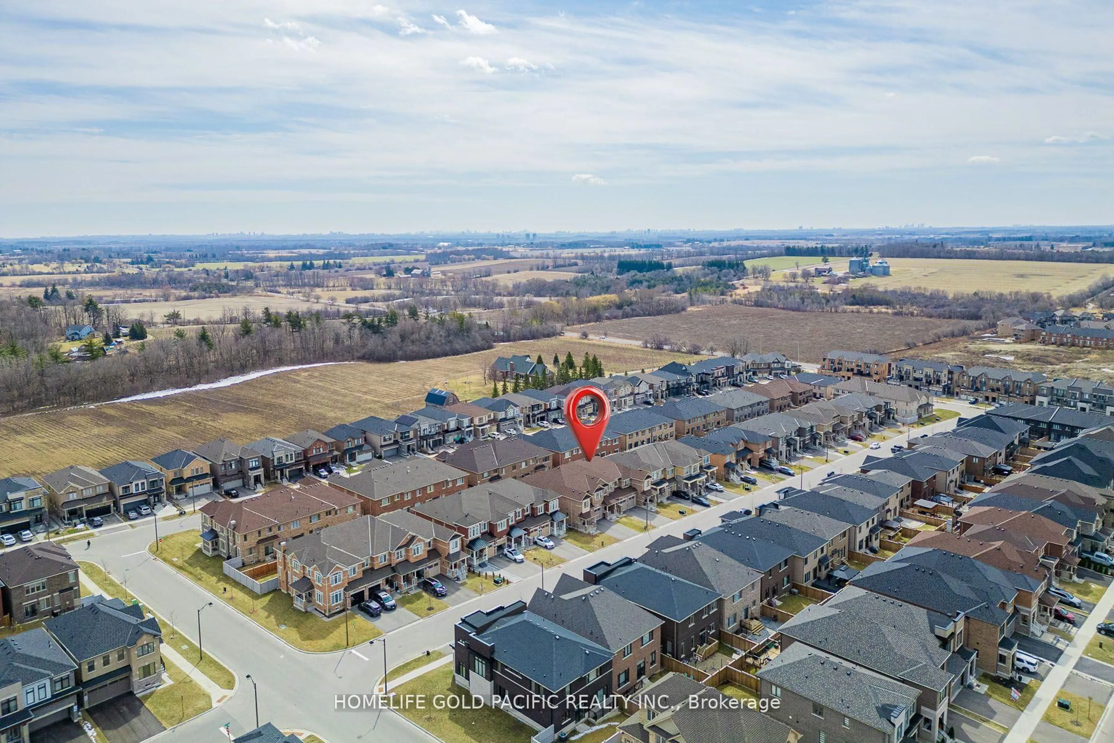 A pic from outside/outdoor area/front of a property/back of a property/a pic from drone, water/lake/river/ocean view for 61 Markview Rd, Whitchurch-Stouffville Ontario L4A 4W3