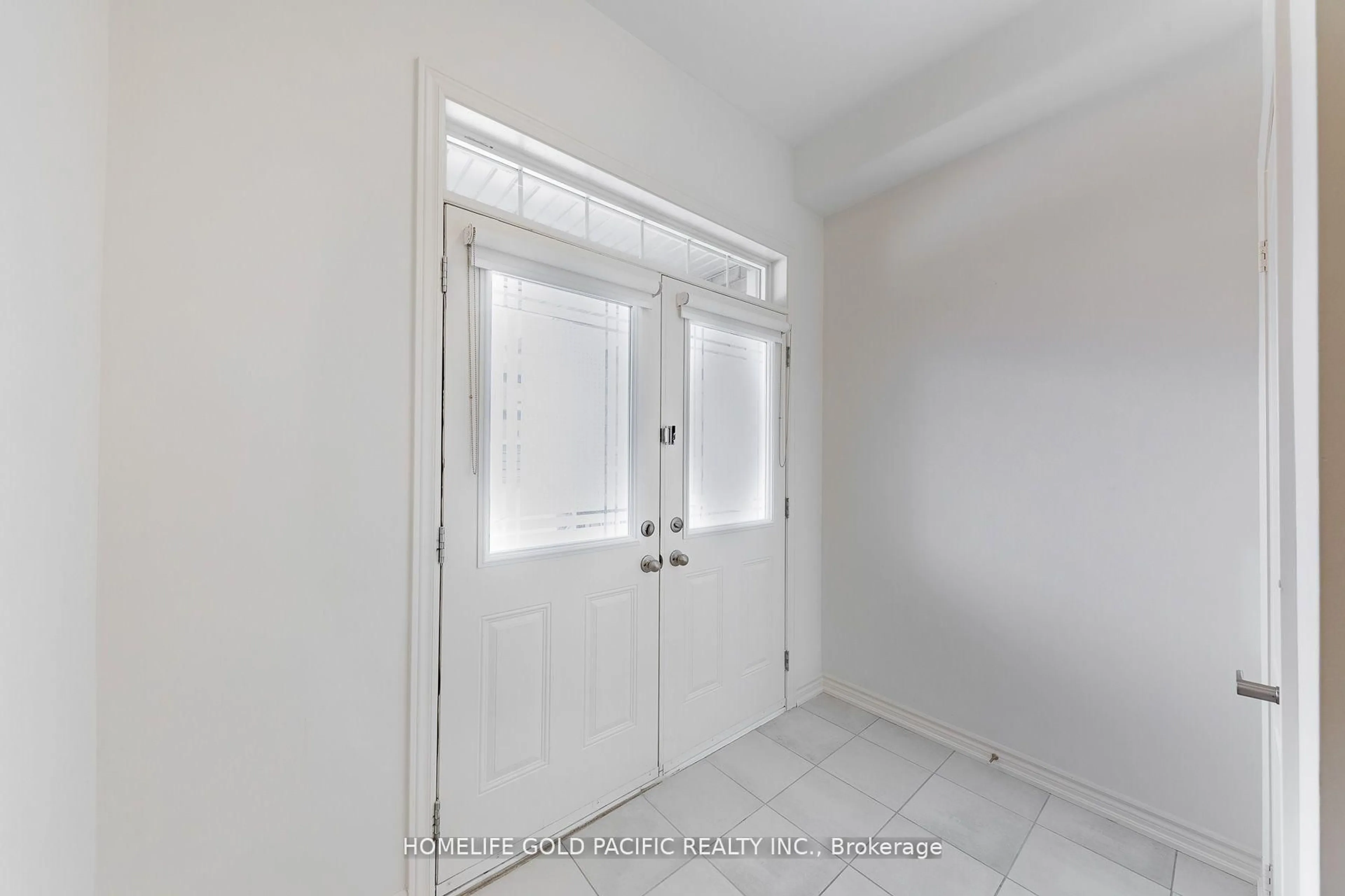 Indoor entryway for 61 Markview Rd, Whitchurch-Stouffville Ontario L4A 4W3