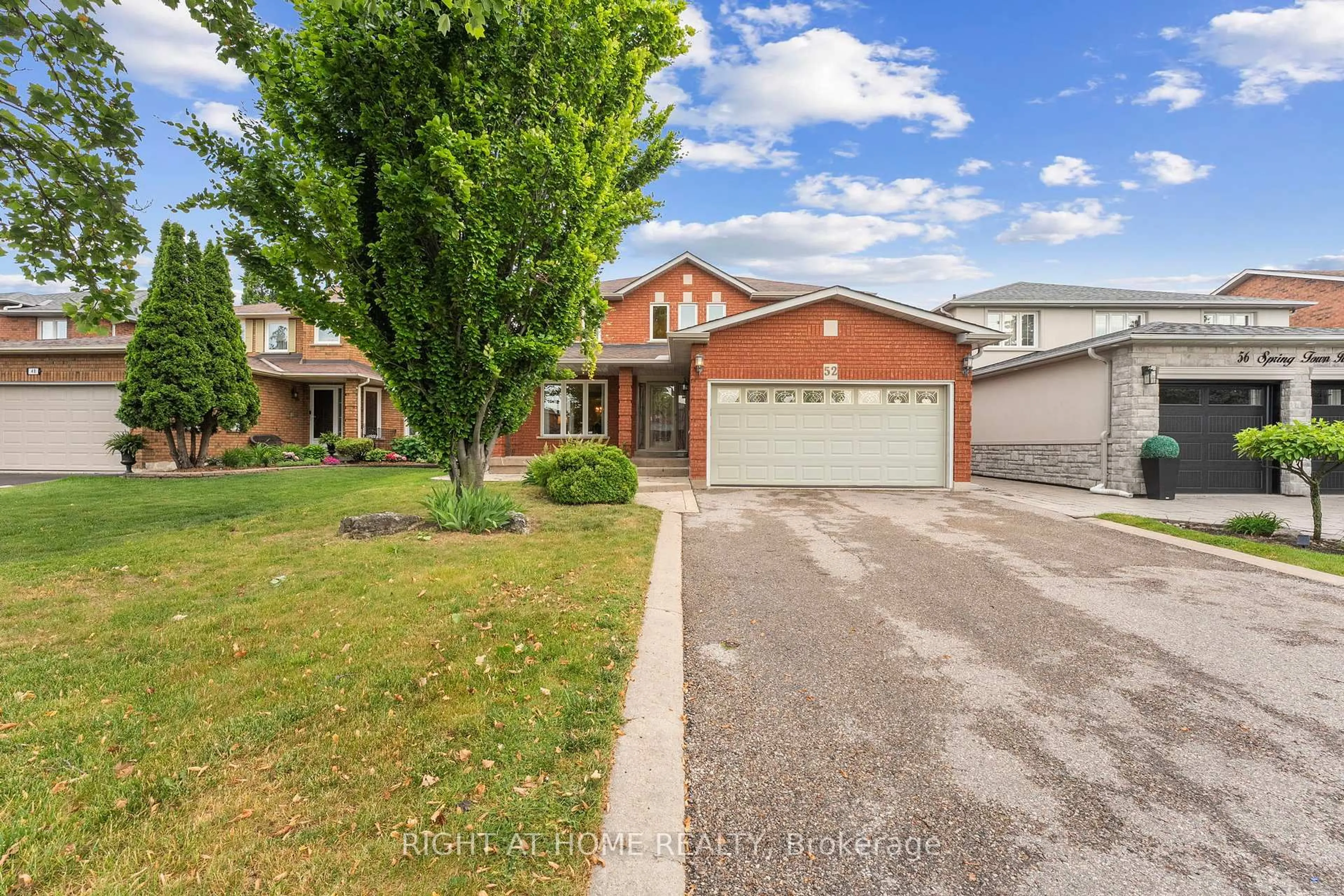A pic from outside/outdoor area/front of a property/back of a property/a pic from drone, street for 52 Spring Town Rd, Vaughan Ontario L4L 8G2