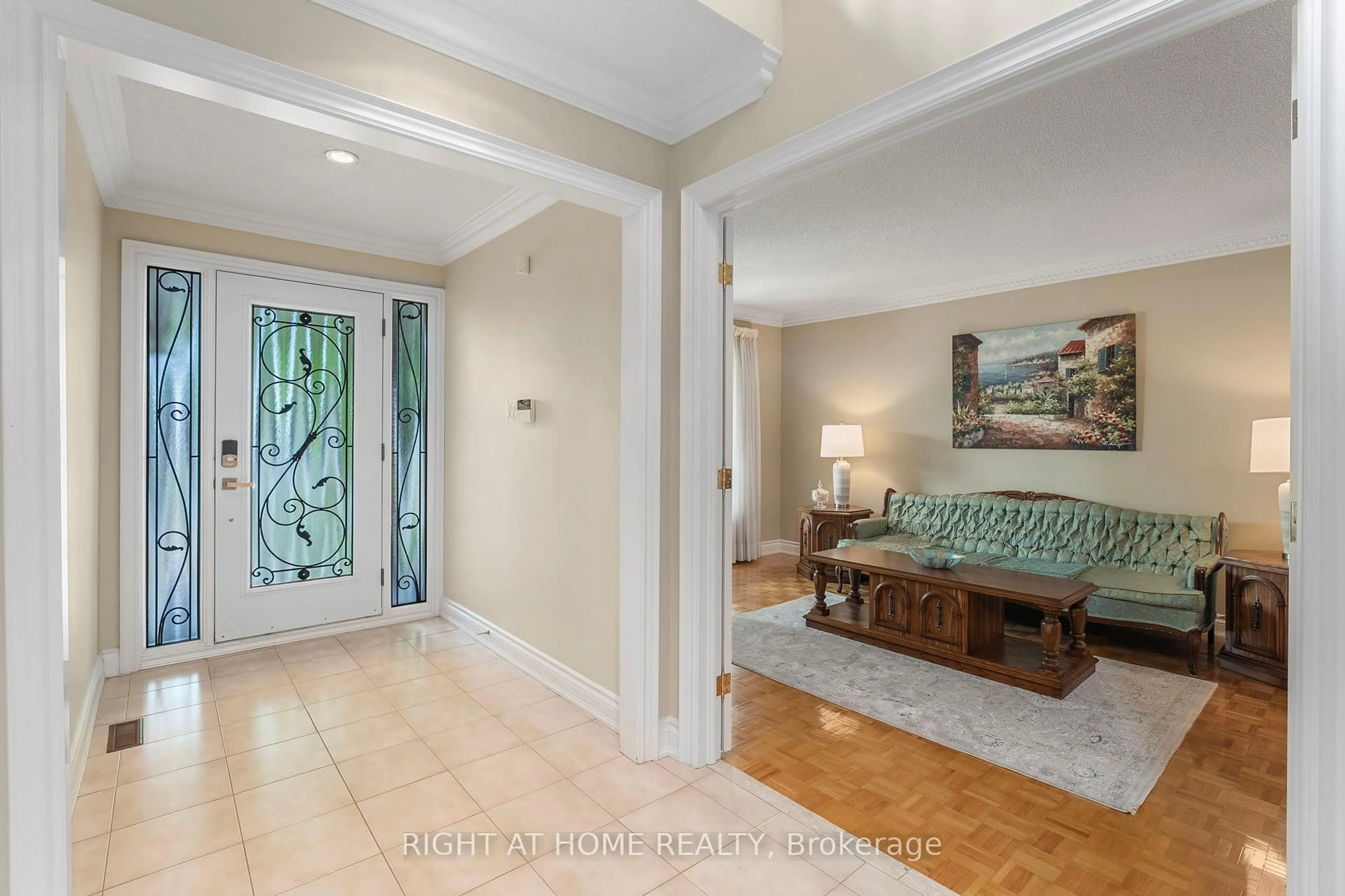 Indoor entryway for 52 Spring Town Rd, Vaughan Ontario L4L 8G2