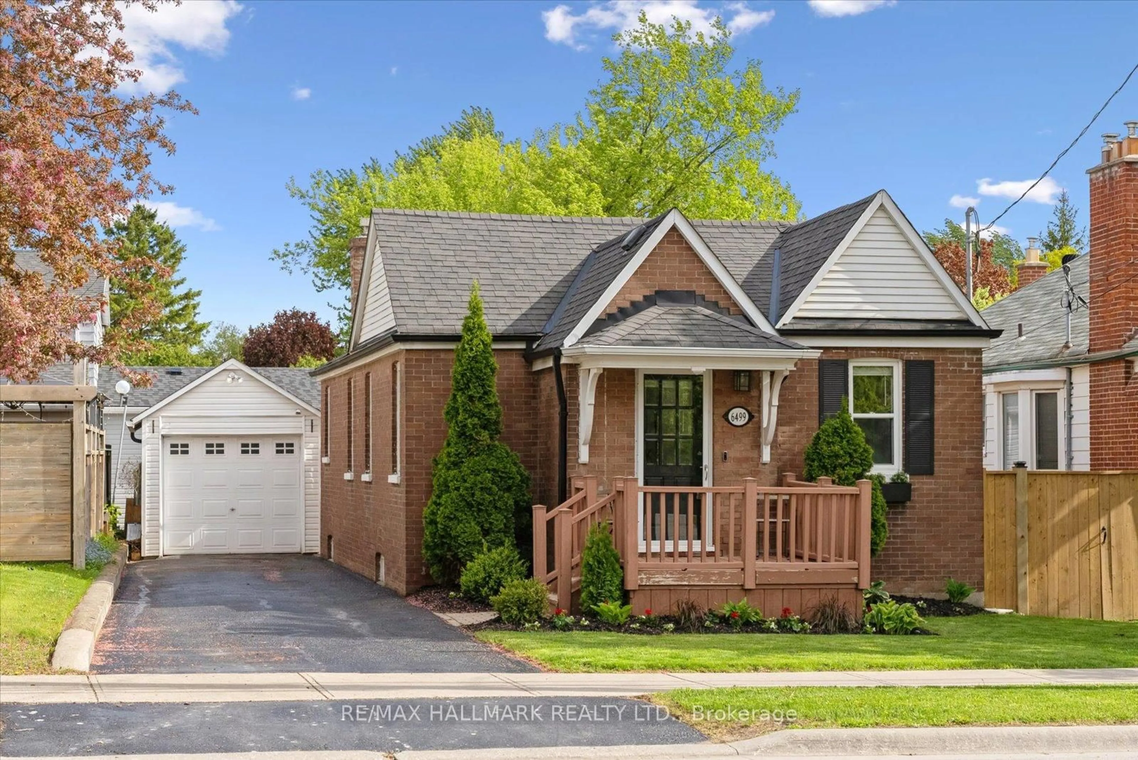 Home with brick exterior material, street for 6499 Main St, Whitchurch-Stouffville Ontario L4A 1H1