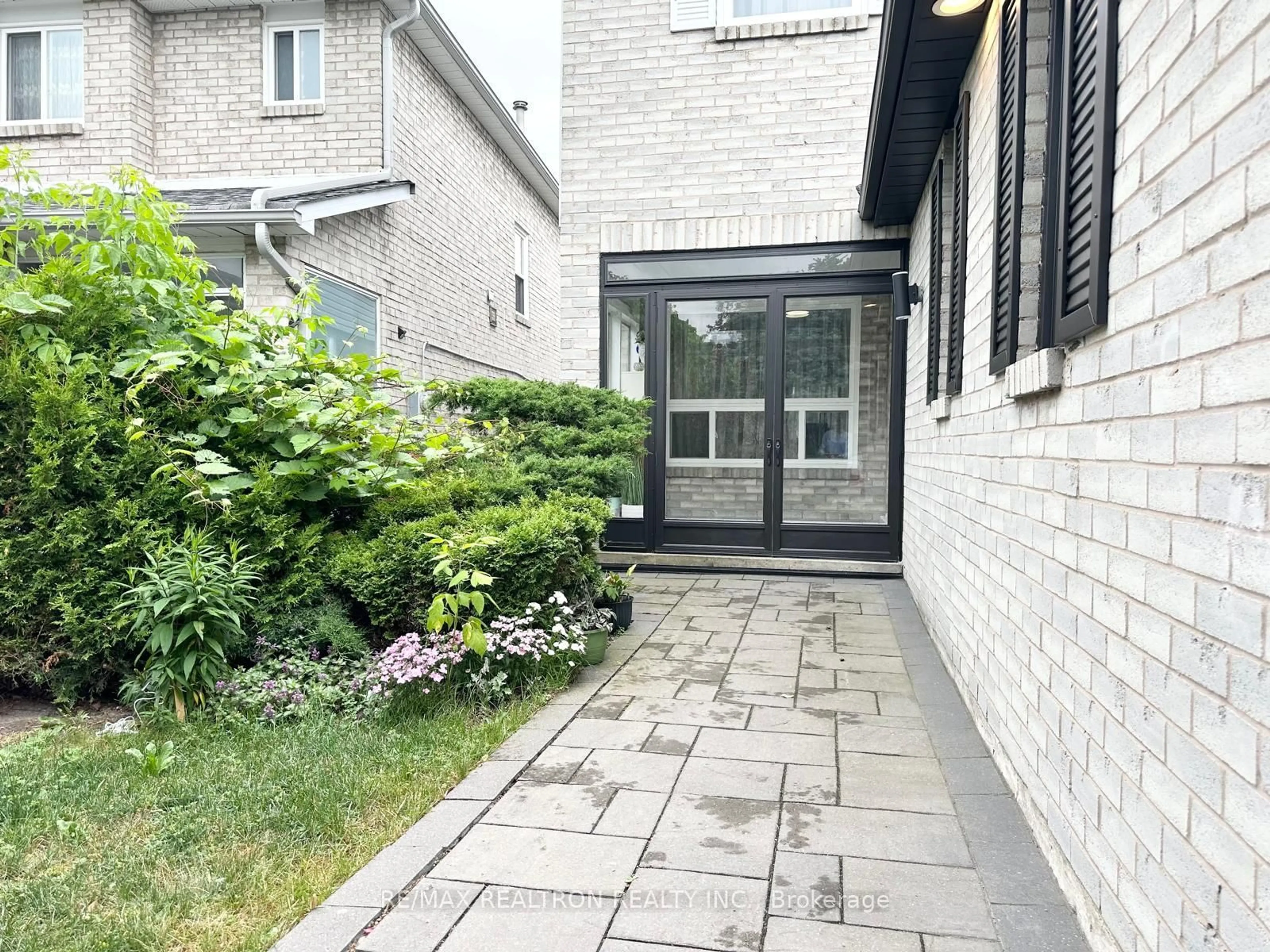 Patio, street for 21 Bingham St, Richmond Hill Ontario L4C 8Y7