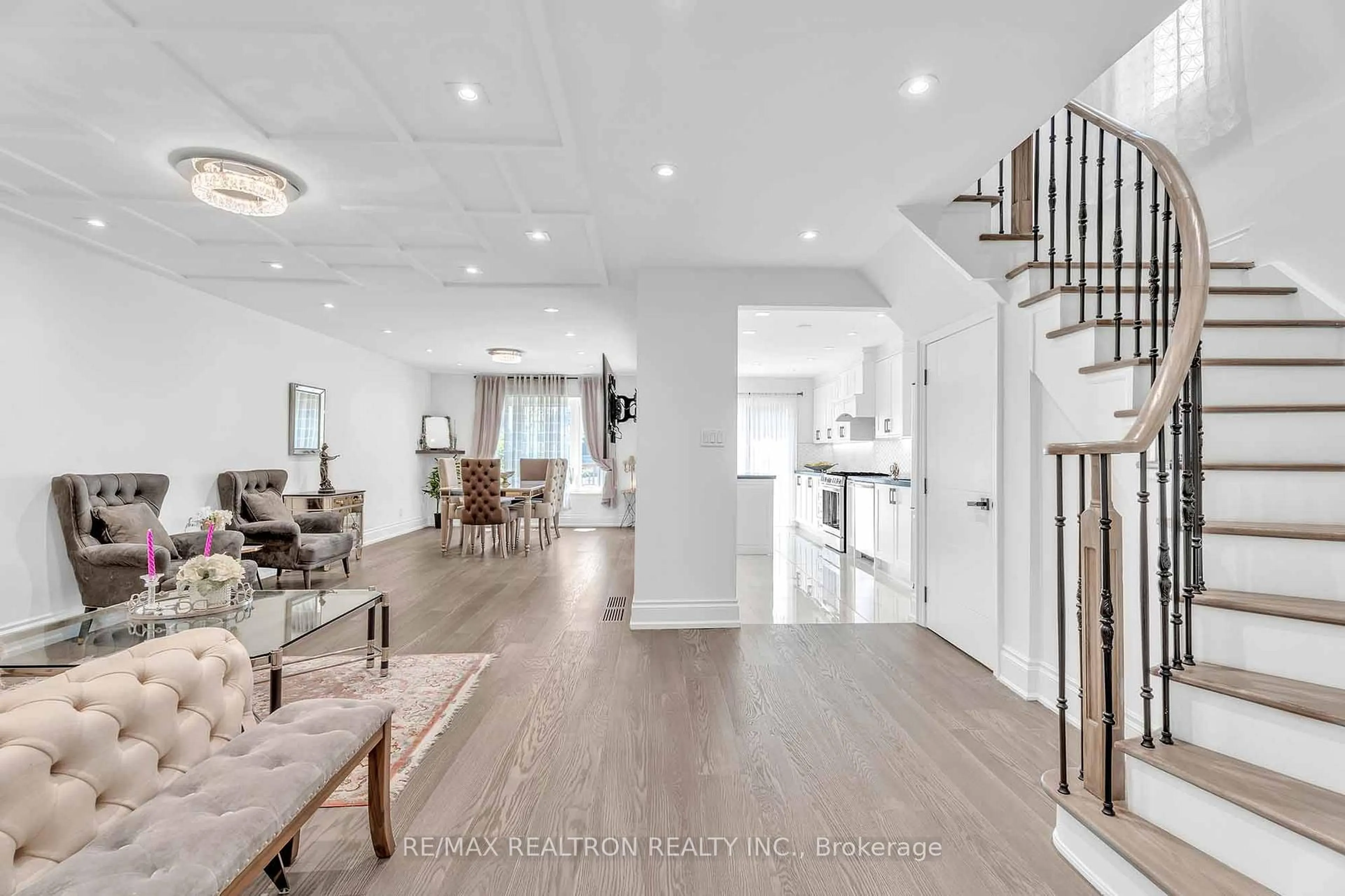 Indoor entryway for 21 Bingham St, Richmond Hill Ontario L4C 8Y7
