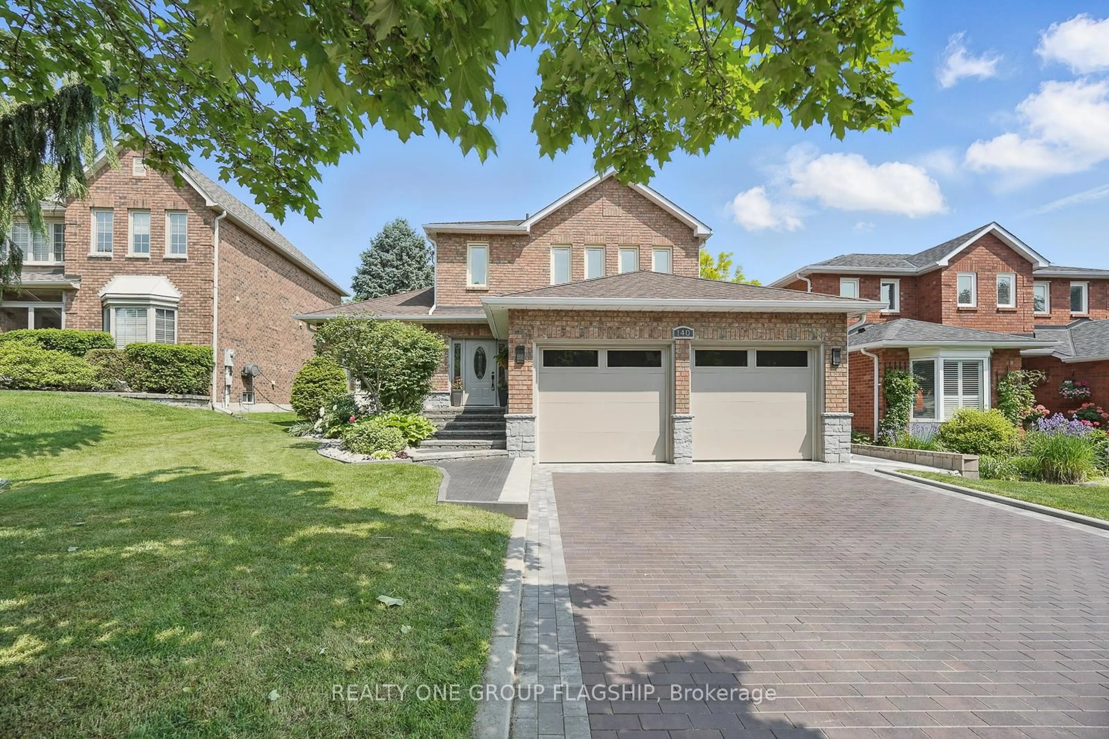 Home with brick exterior material, street for 140 Heathwood Heights Dr, Aurora Ontario L4G 4W2