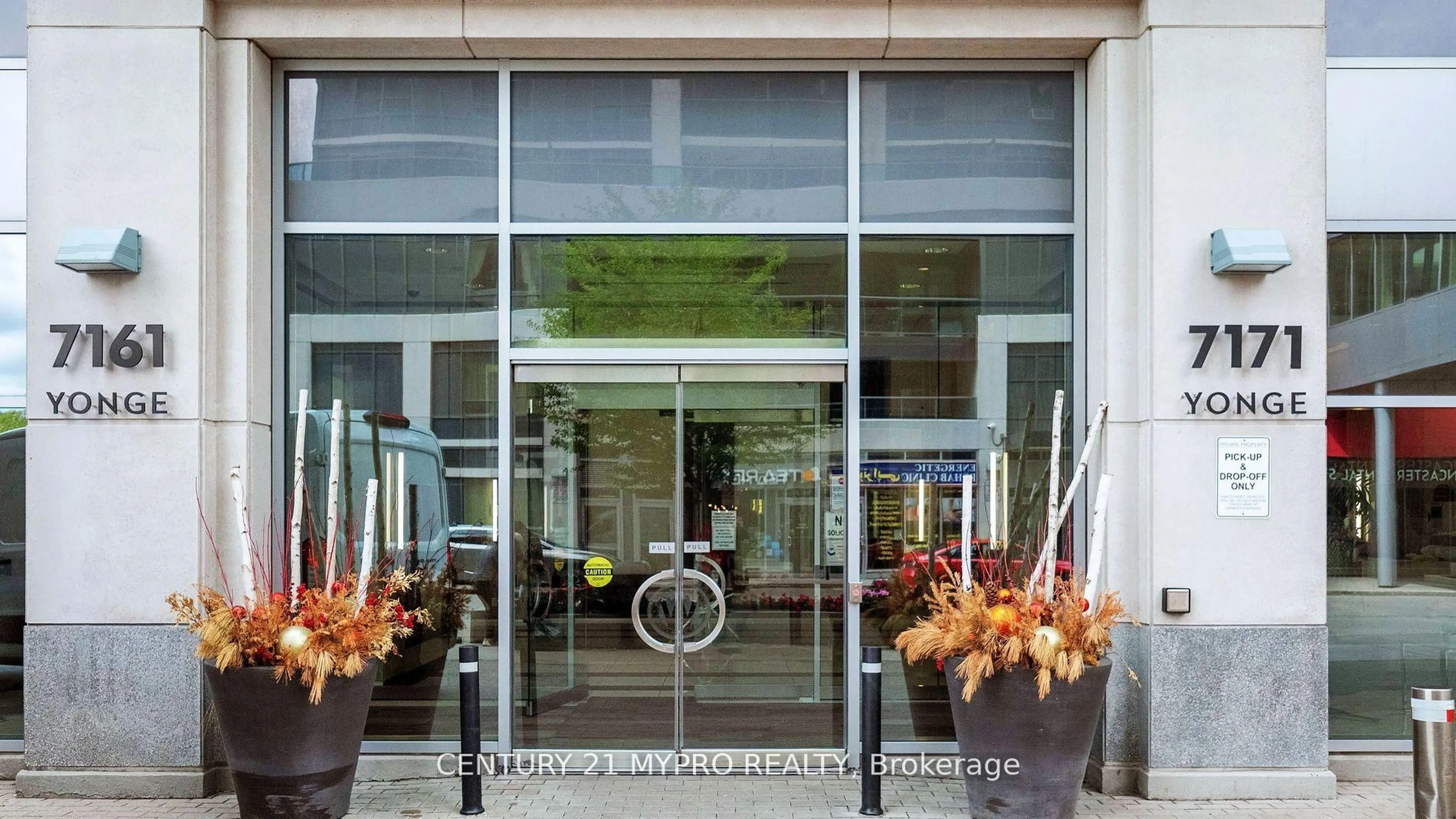 Lobby for 7171 Yonge St #2807, Markham Ontario L3T 0C5