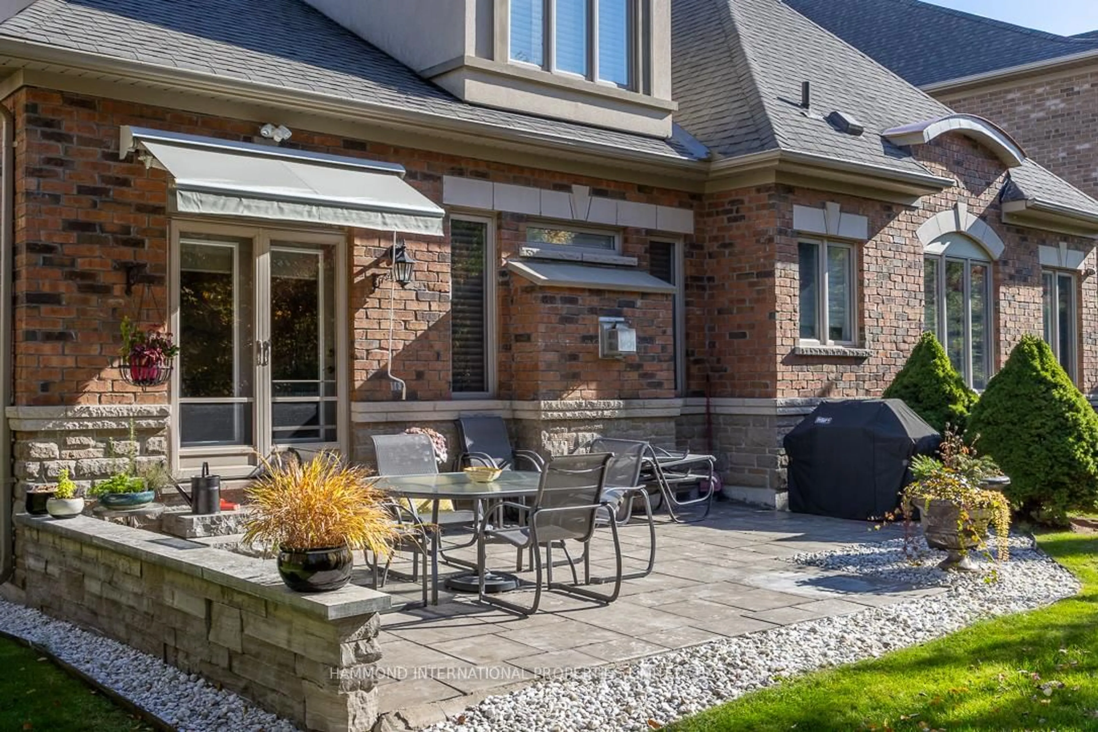 Patio, street for 203 Hunterwood Chse, Vaughan Ontario L6A 4R2