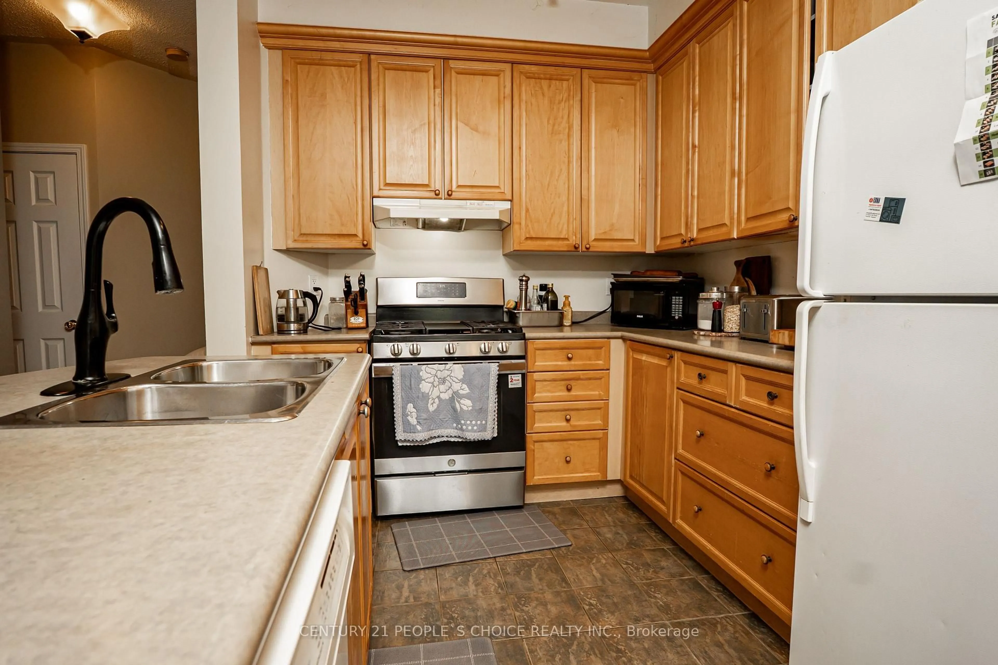 Standard kitchen, unknown for 100 Elgin Mills Rd #42, Richmond Hill Ontario L4C 4M2