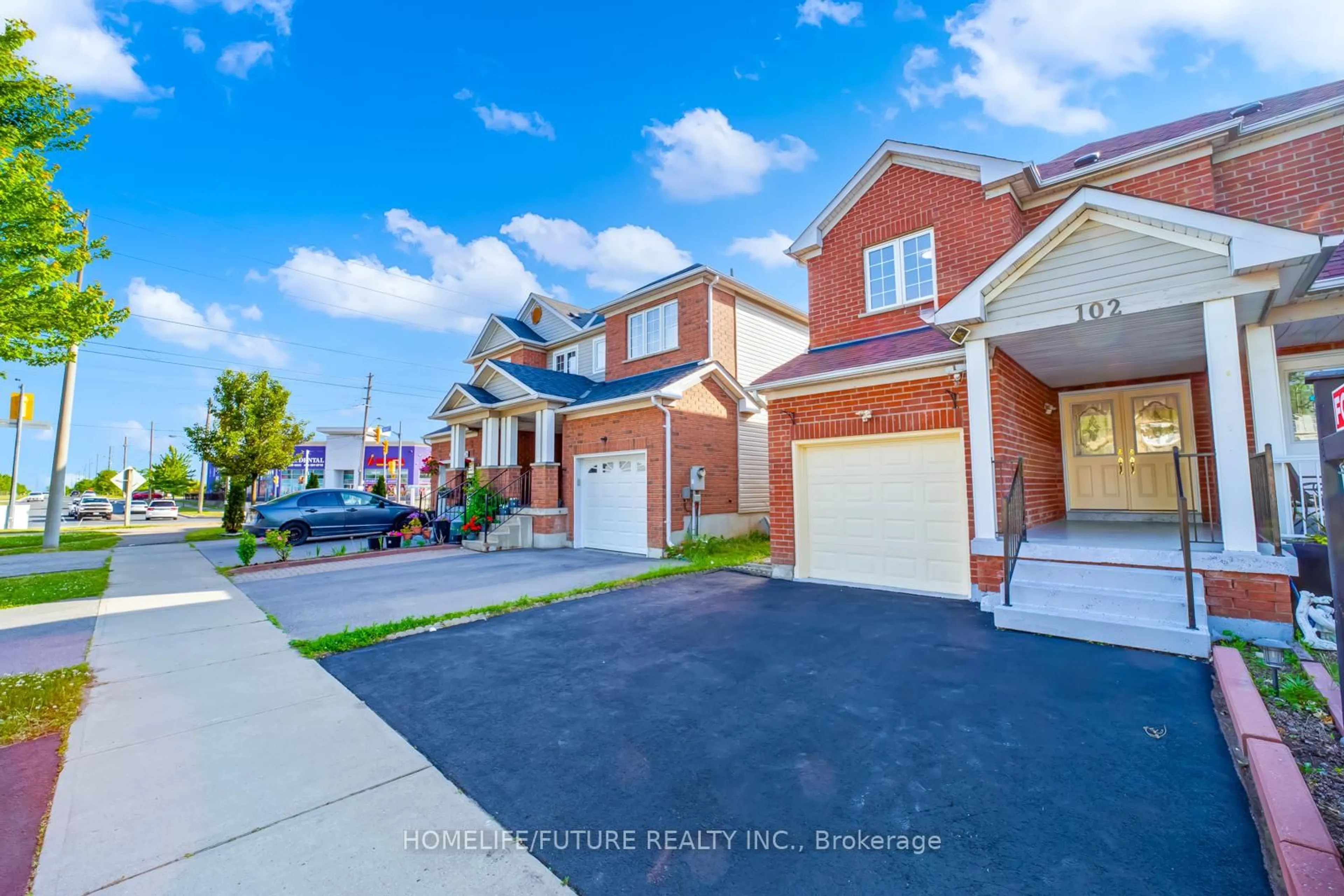 A pic from outside/outdoor area/front of a property/back of a property/a pic from drone, street for 102 Billingsley Cres, Markham Ontario L3S 4P5