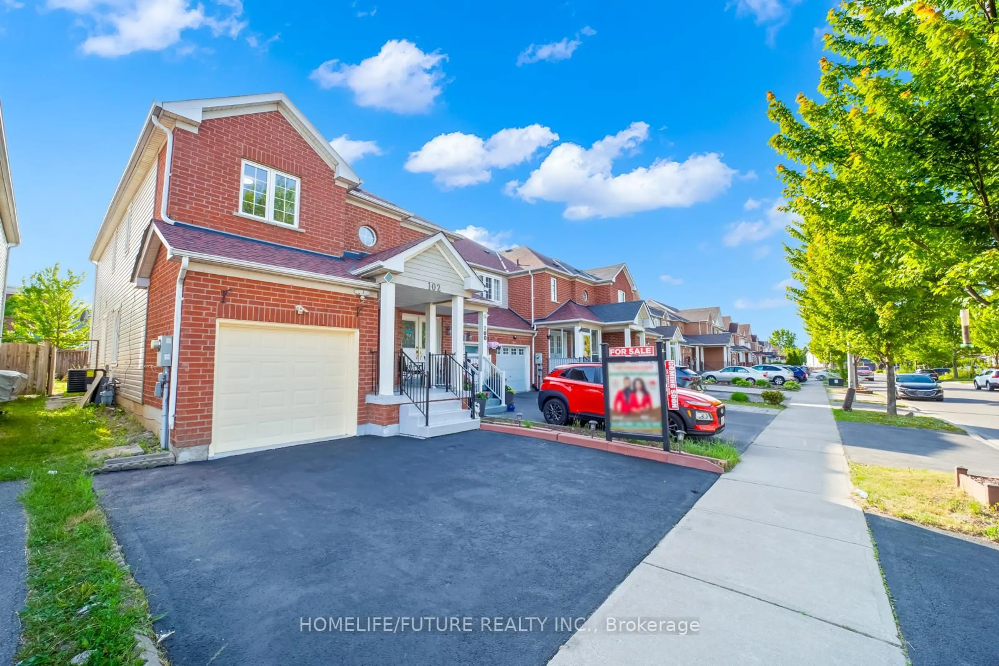 A pic from outside/outdoor area/front of a property/back of a property/a pic from drone, street for 102 Billingsley Cres, Markham Ontario L3S 4P5