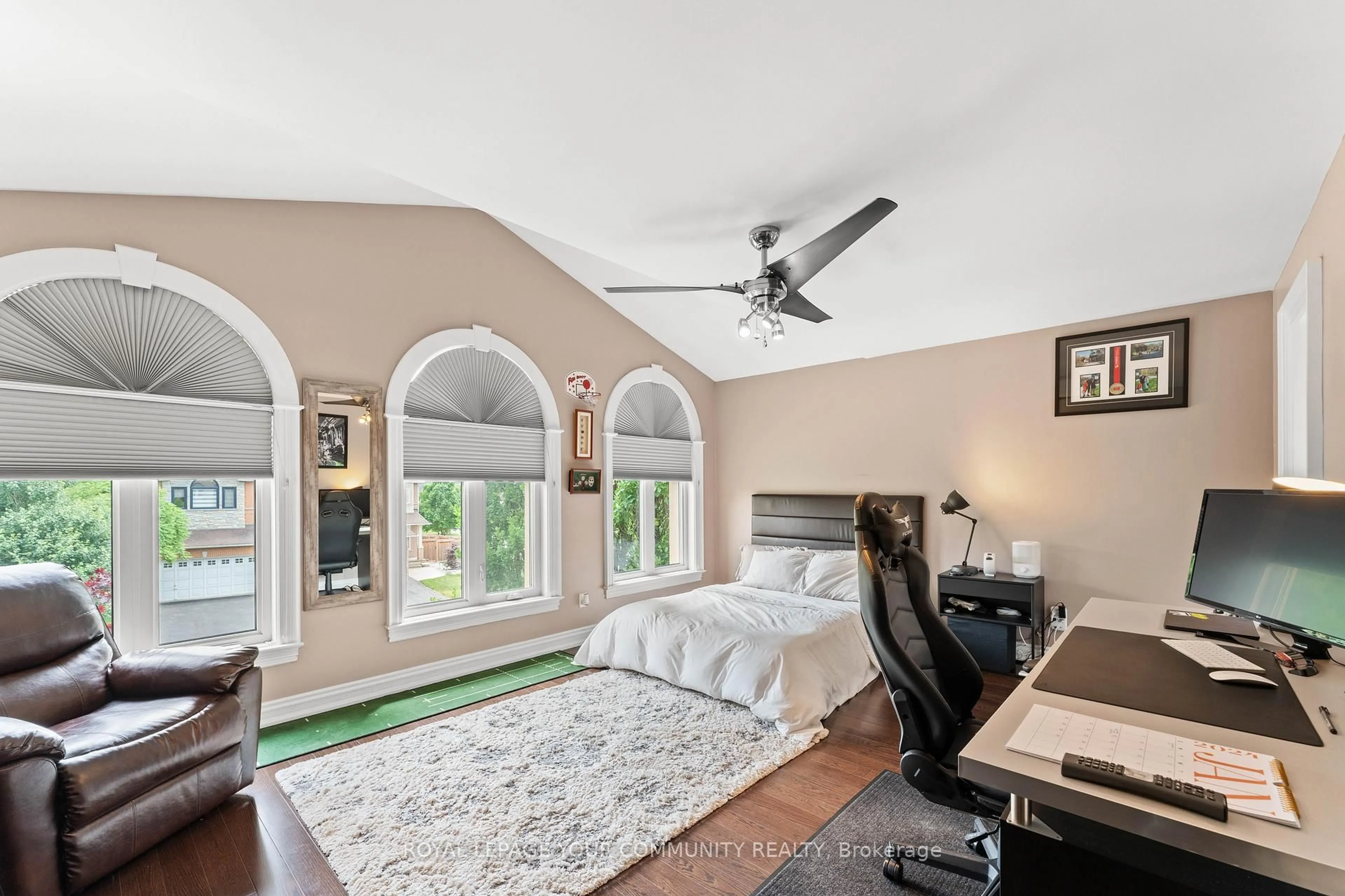 A pic of a room for 118 Forest Lane Dr, Vaughan Ontario L4J 3N8