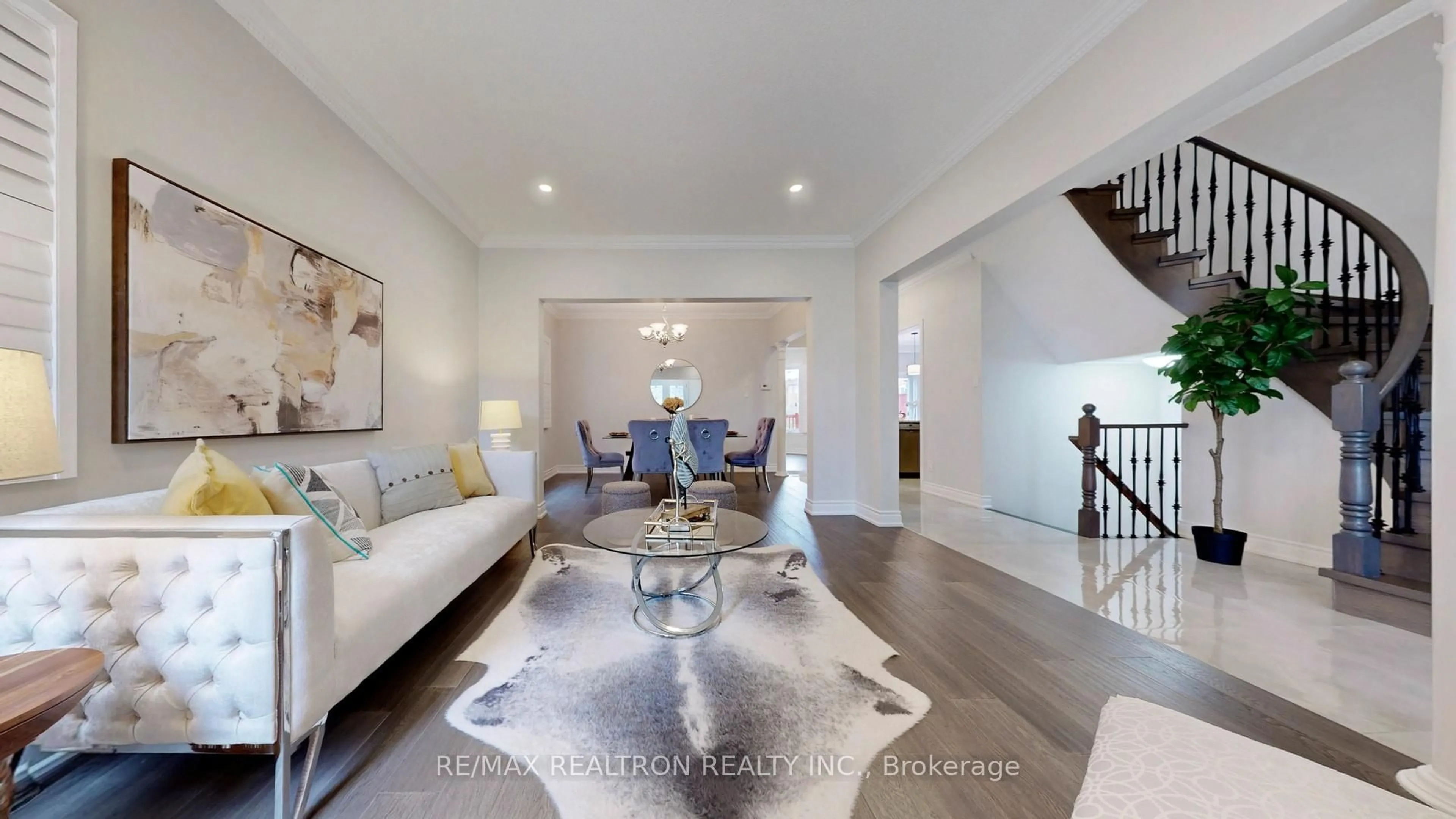 Living room with furniture, unknown for 7 Jaguar Gate, Richmond Hill Ontario L4S 1T7