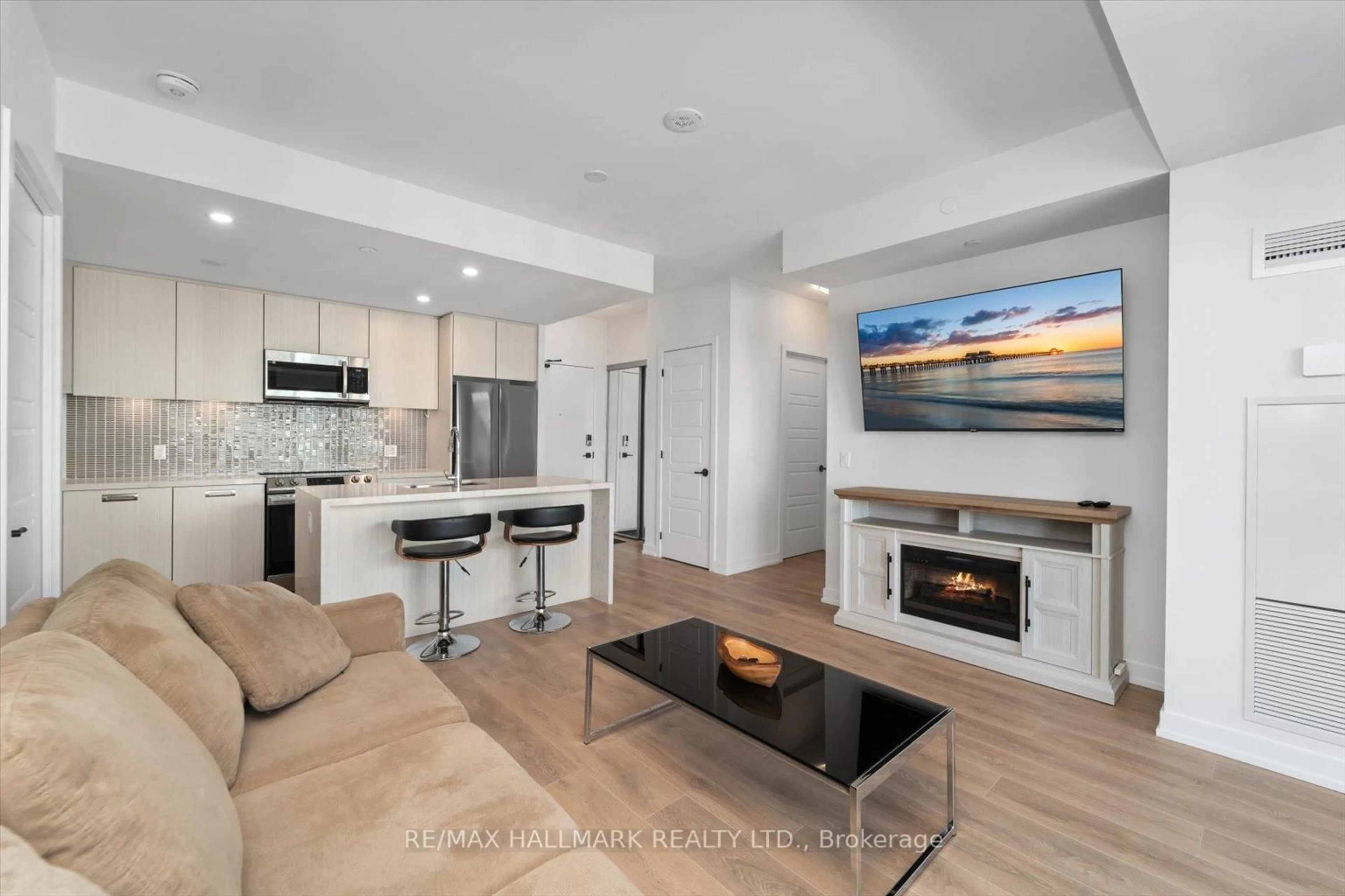 Open concept kitchen, ceramic/tile floor for 415 SEA RAY Ave #311, Innisfil Ontario L9S 0R5