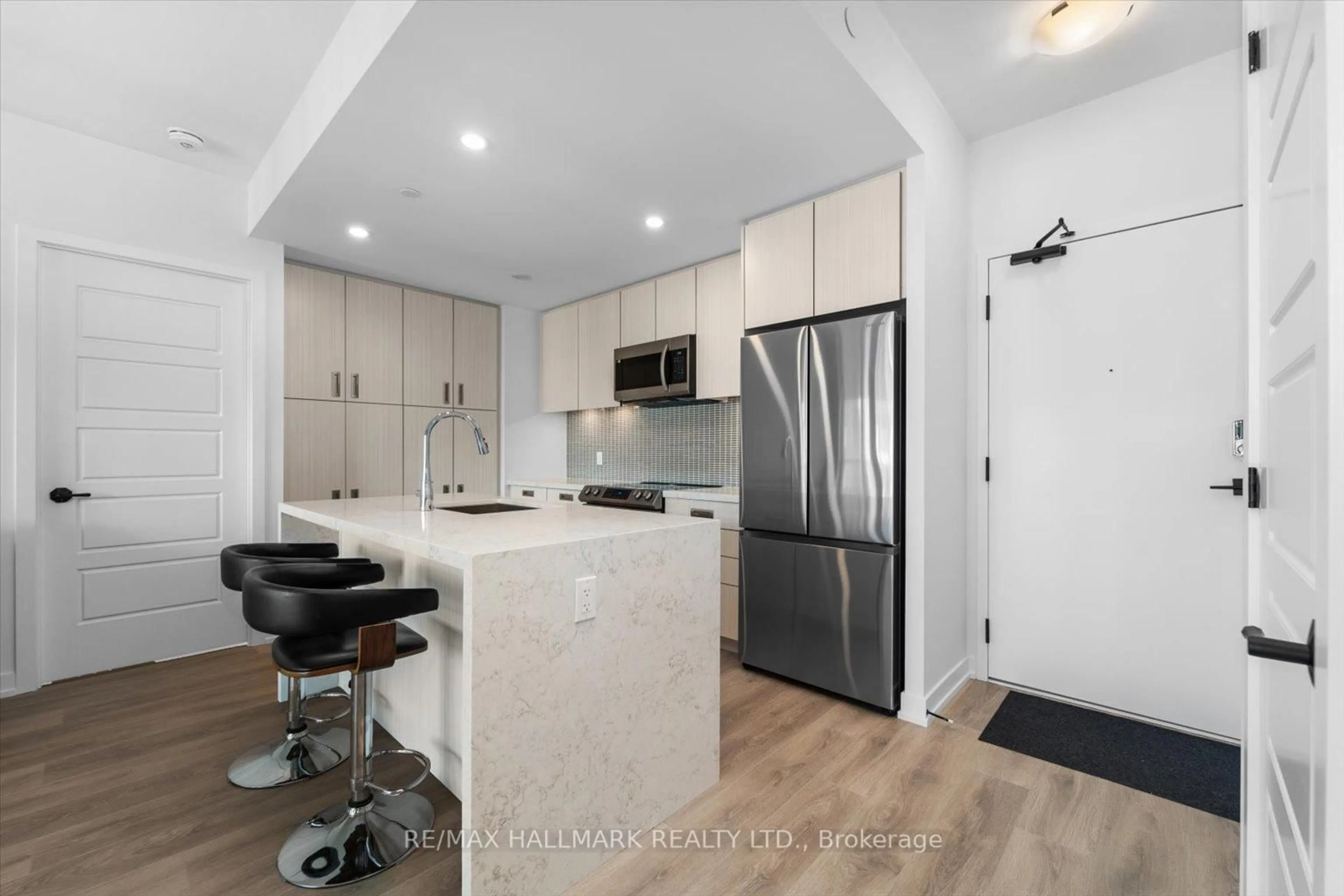 Open concept kitchen, unknown for 415 SEA RAY Ave #311, Innisfil Ontario L9S 0R5