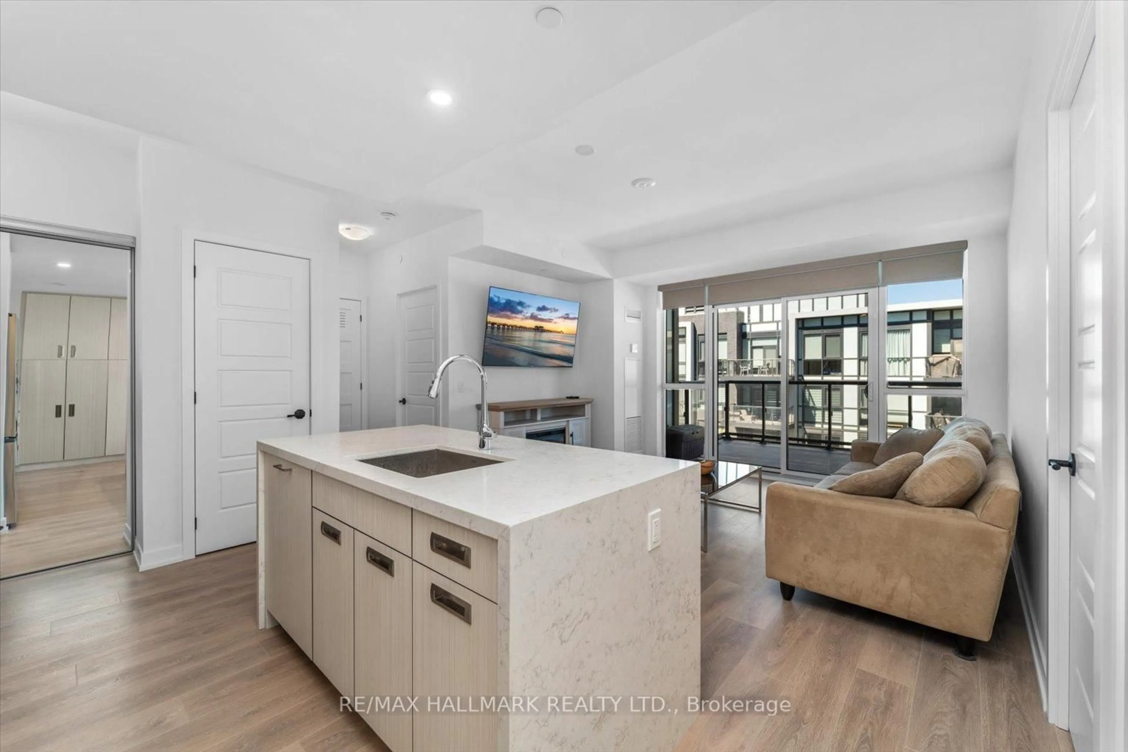 Open concept kitchen, unknown for 415 SEA RAY Ave #311, Innisfil Ontario L9S 0R5