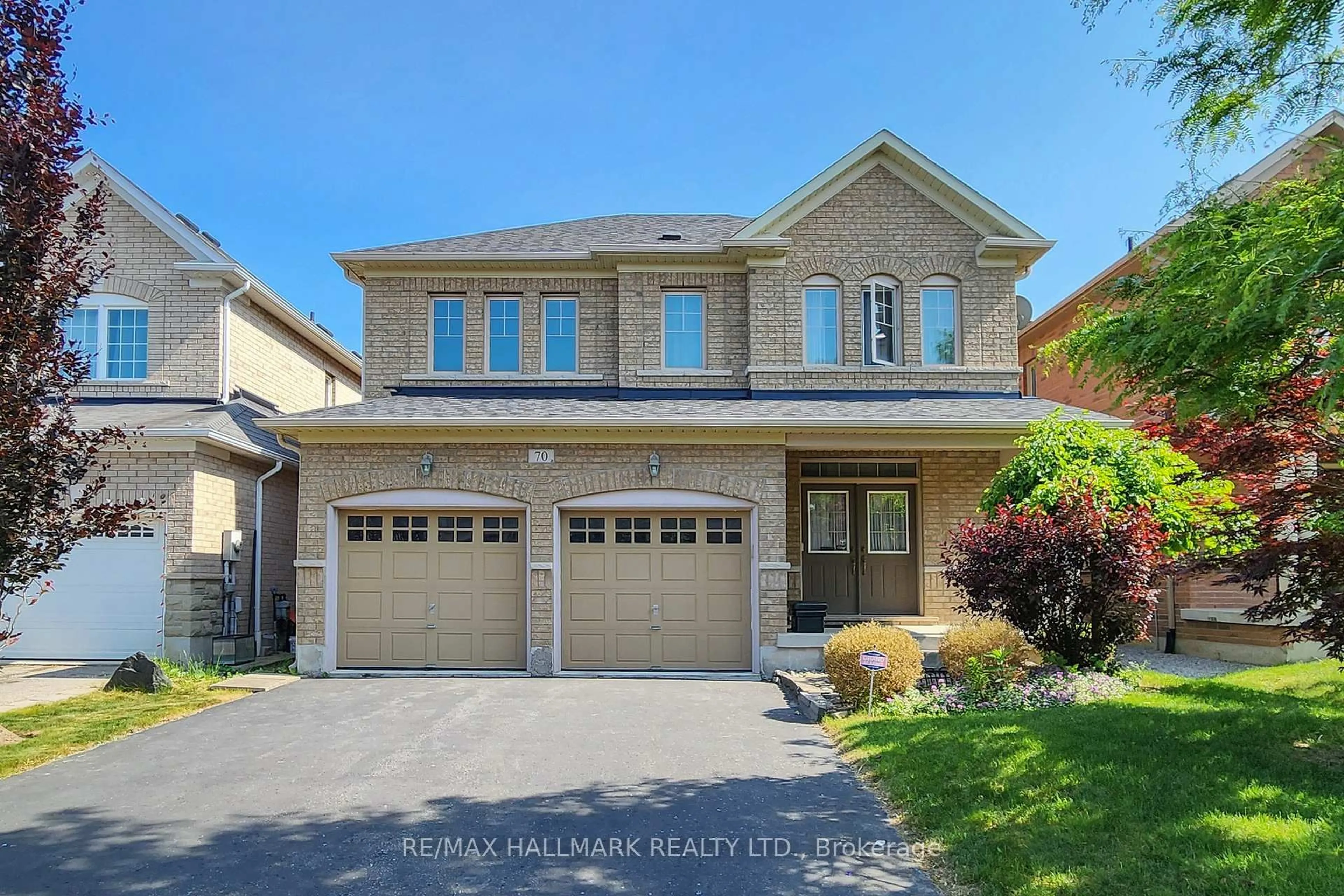Home with brick exterior material, street for 70 Maplebank Cres, Whitchurch-Stouffville Ontario L4A 0R8