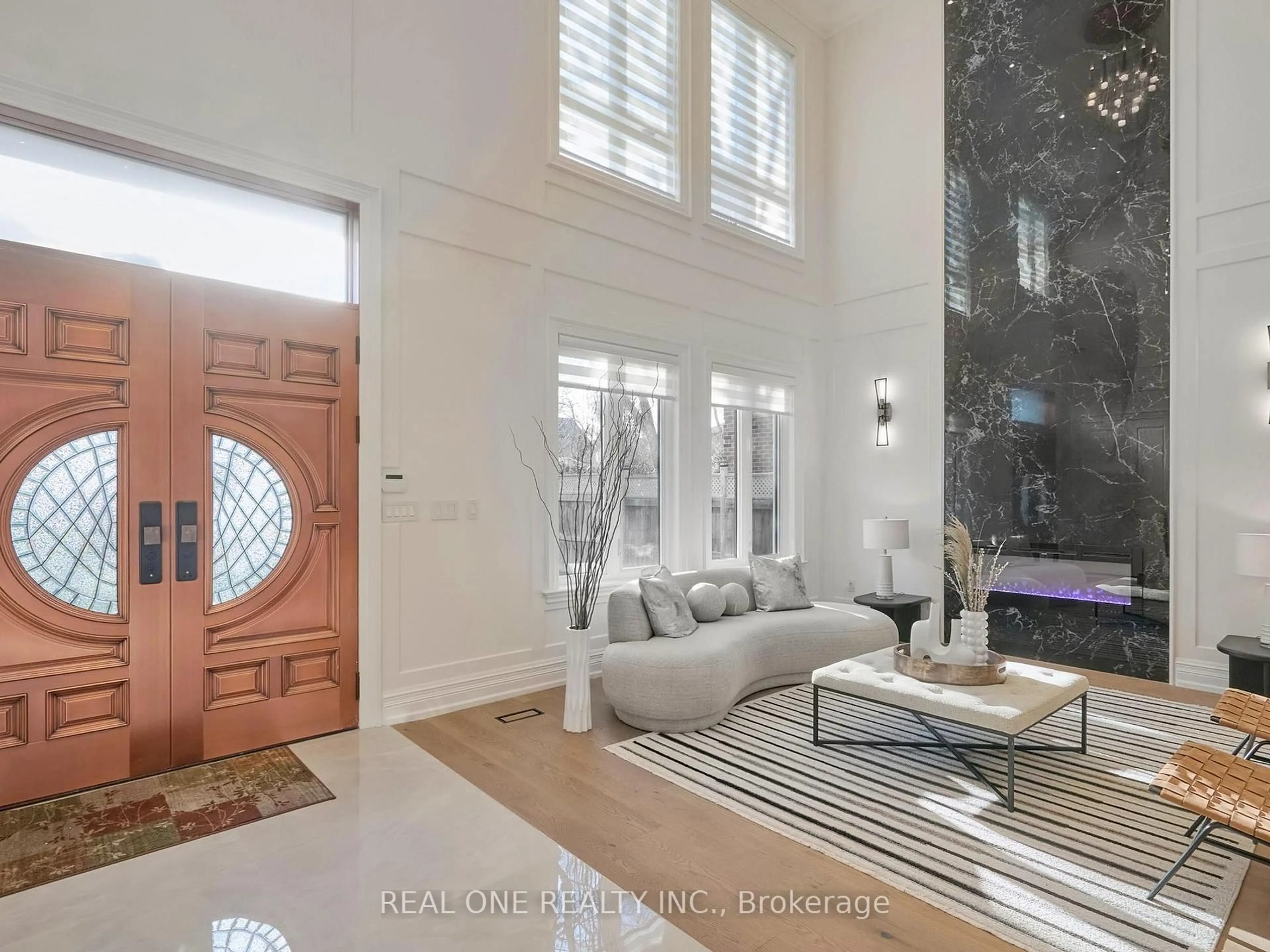 Indoor entryway for 112 Robinson St, Markham Ontario L3P 1P1