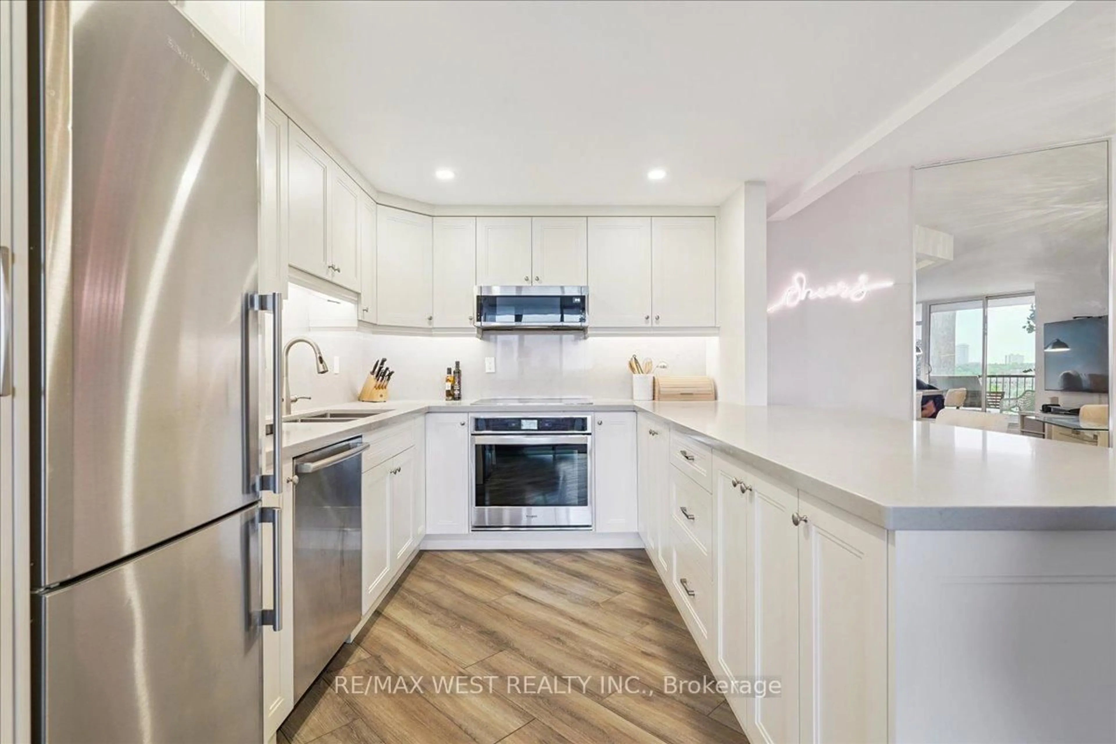 Open concept kitchen, ceramic/tile floor for 7811 Yonge St #1008, Markham Ontario L3T 4S3