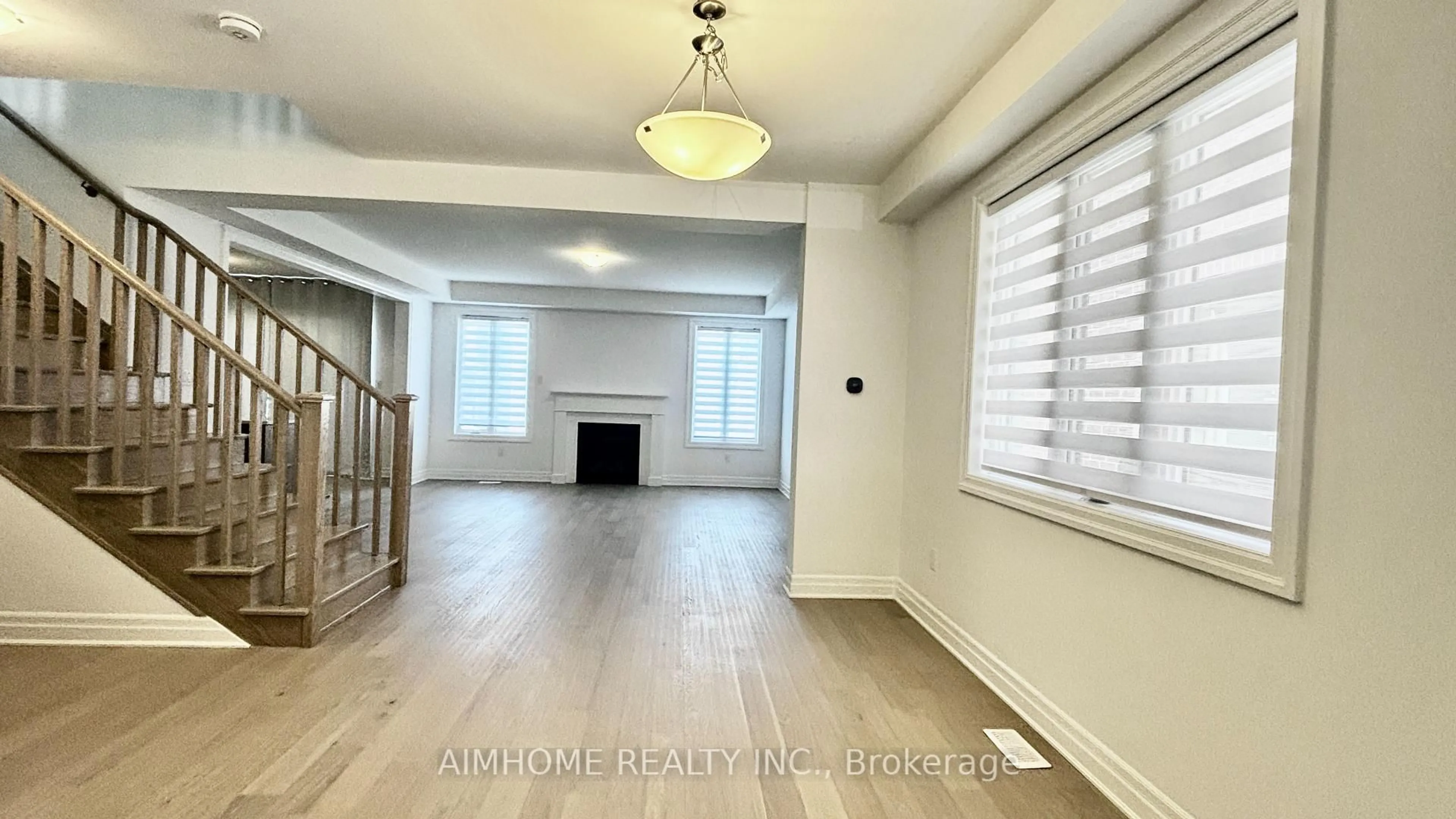 A pic of a room for 712 Newlove St, Innisfil Ontario L9S 0R8