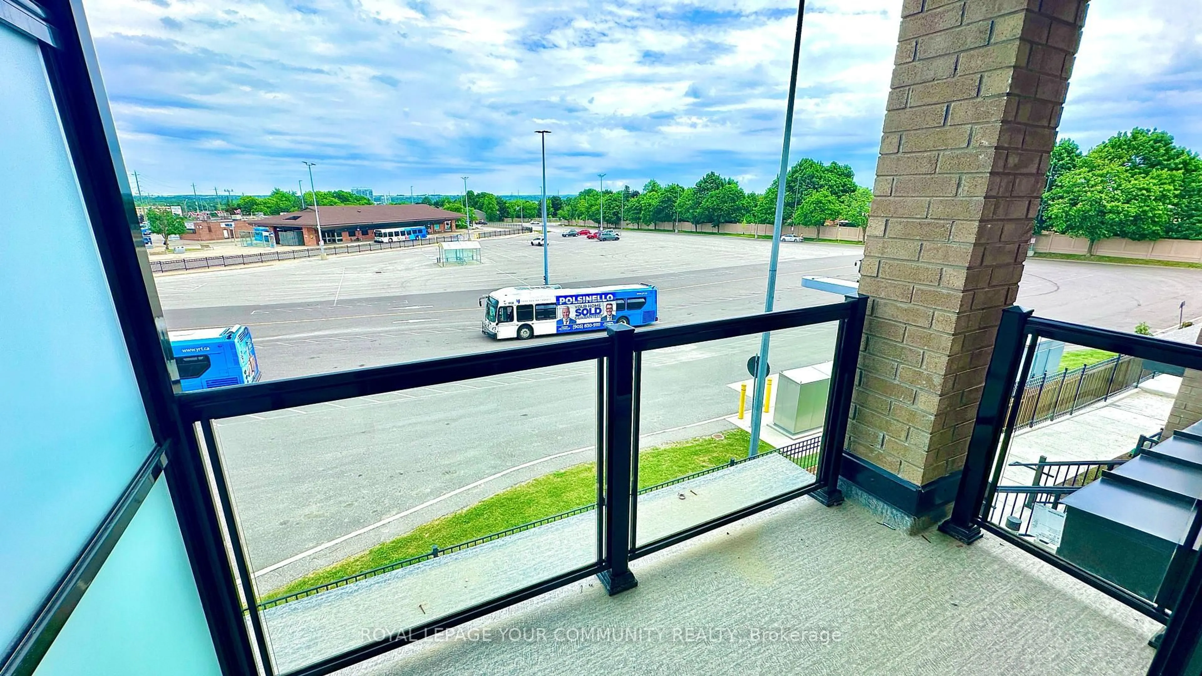 Unknown for 20 Lytham Green Circ #8, Newmarket Ontario L3Y 0H3