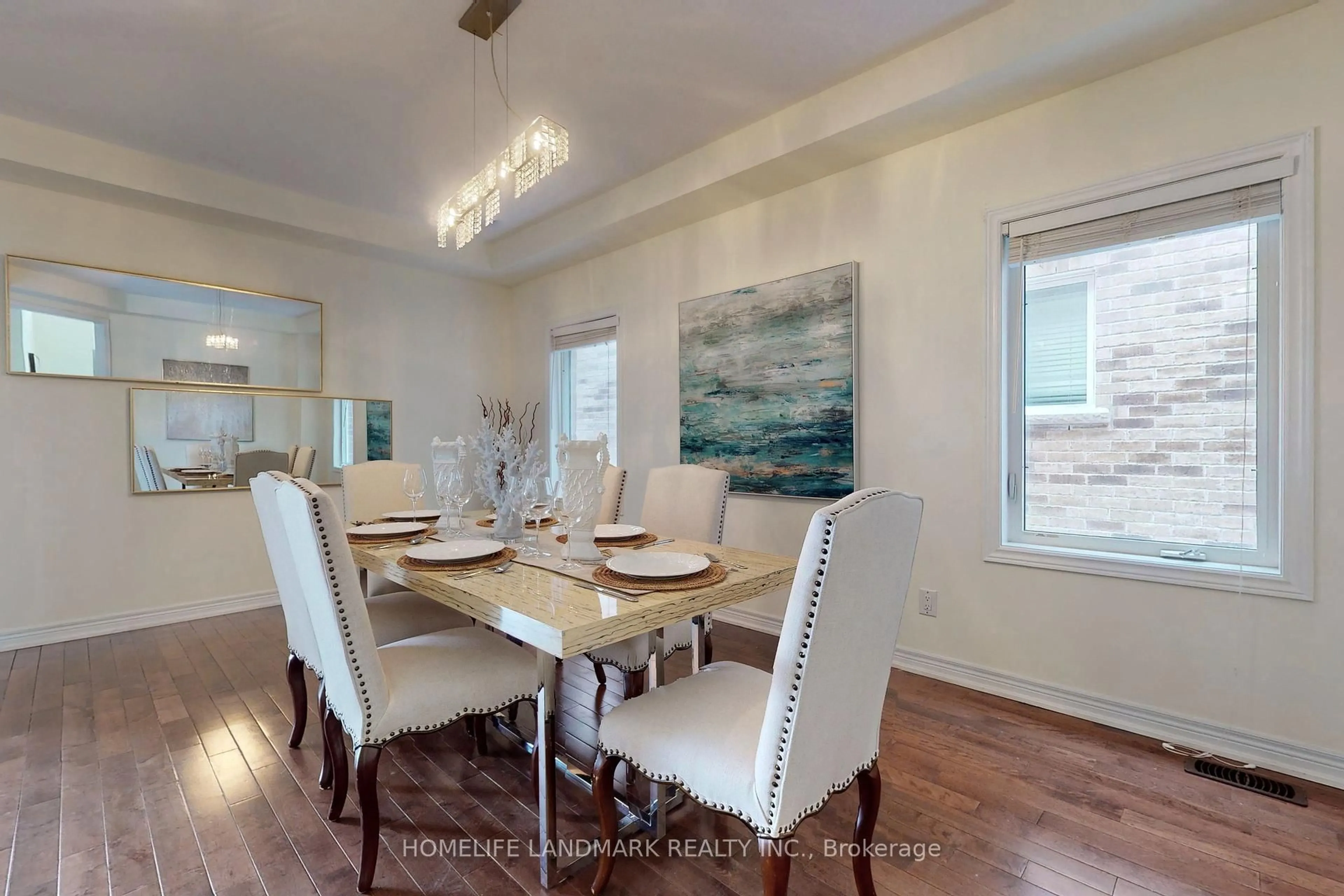 Dining room, wood/laminate floor for 52 Chelsea Cres, Bradford West Gwillimbury Ontario L3Z 0J7