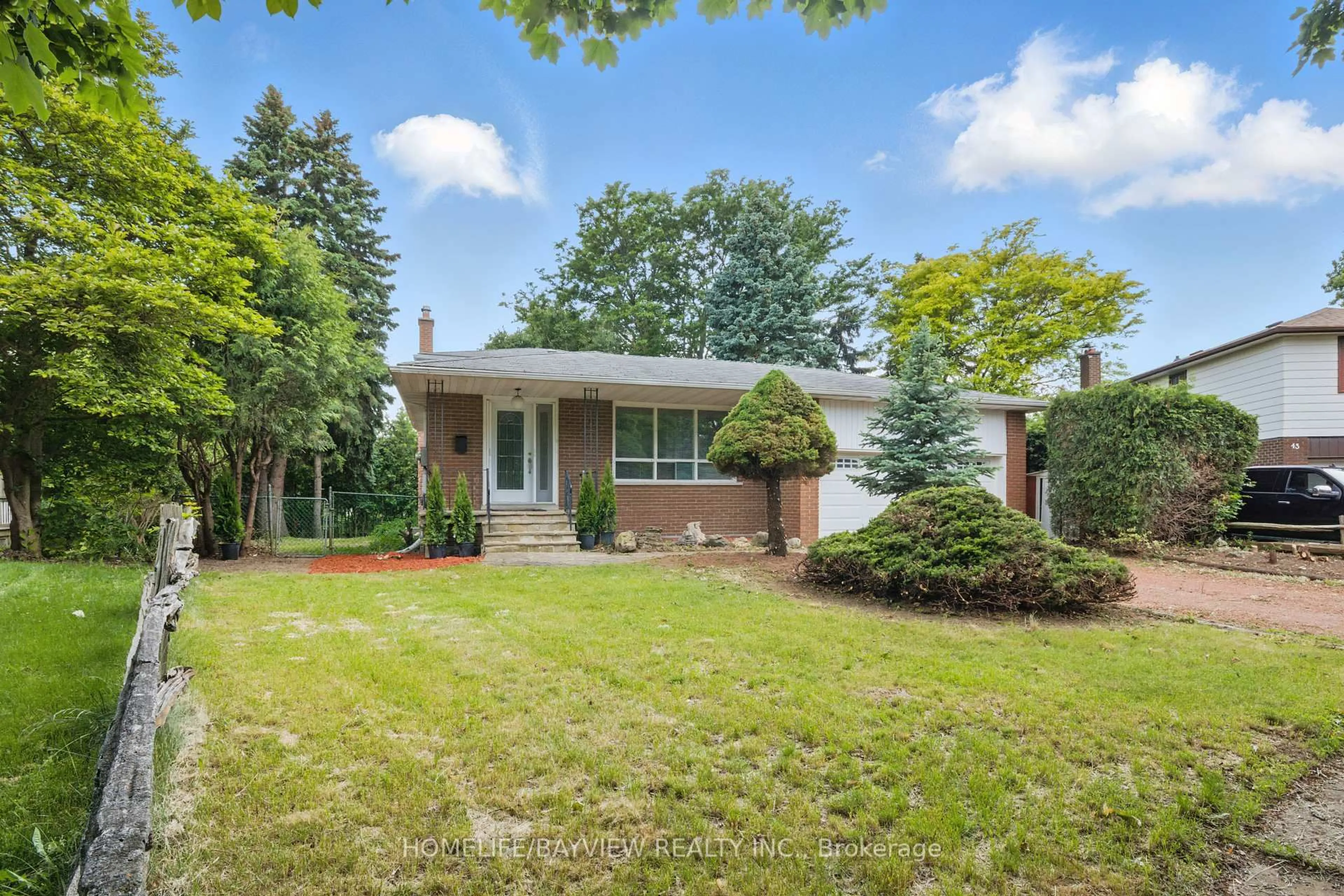 Home with brick exterior material, street for 41 Sunnywood Cres, Richmond Hill Ontario L4C 6W2