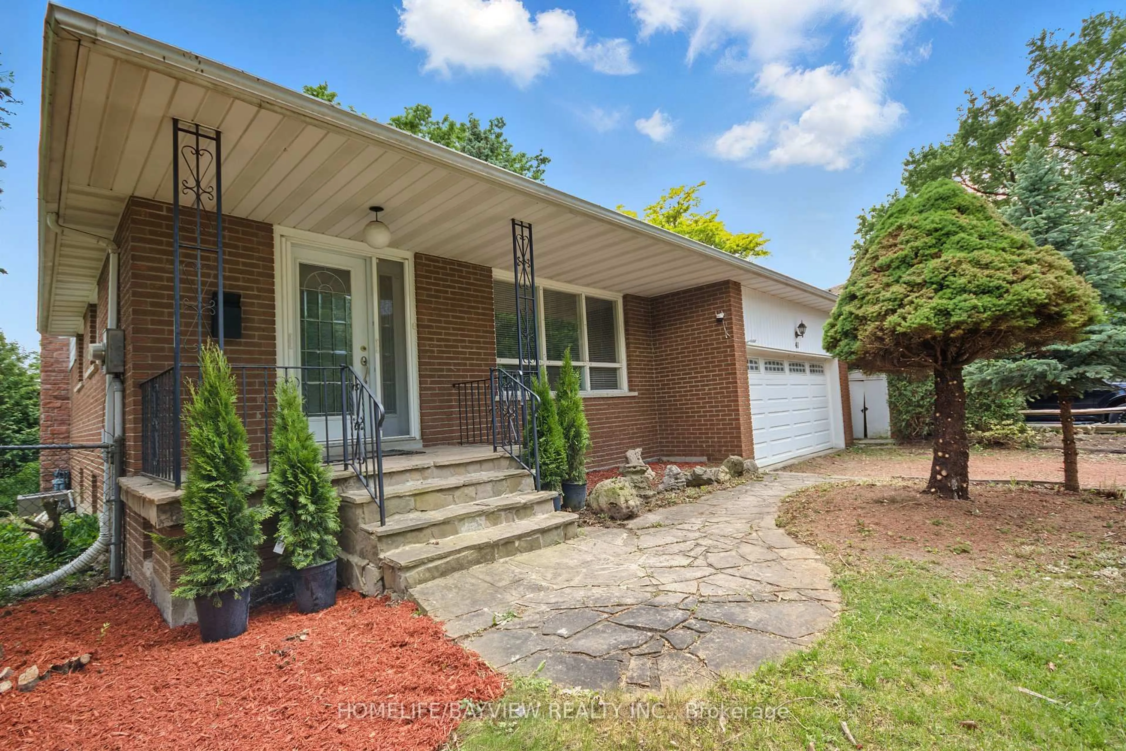 Home with brick exterior material, street for 41 Sunnywood Cres, Richmond Hill Ontario L4C 6W2