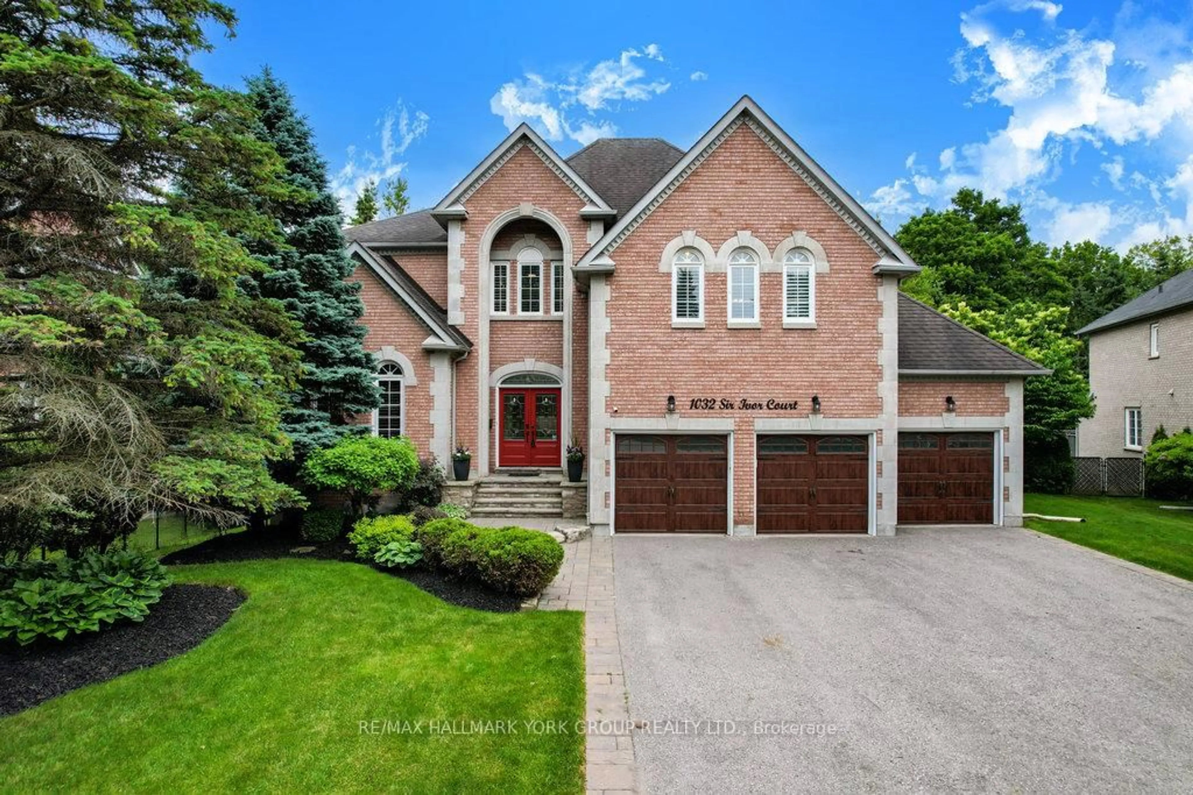 Home with brick exterior material, street for 1032 Sir Ivor Crt, Newmarket Ontario L3X 1M1