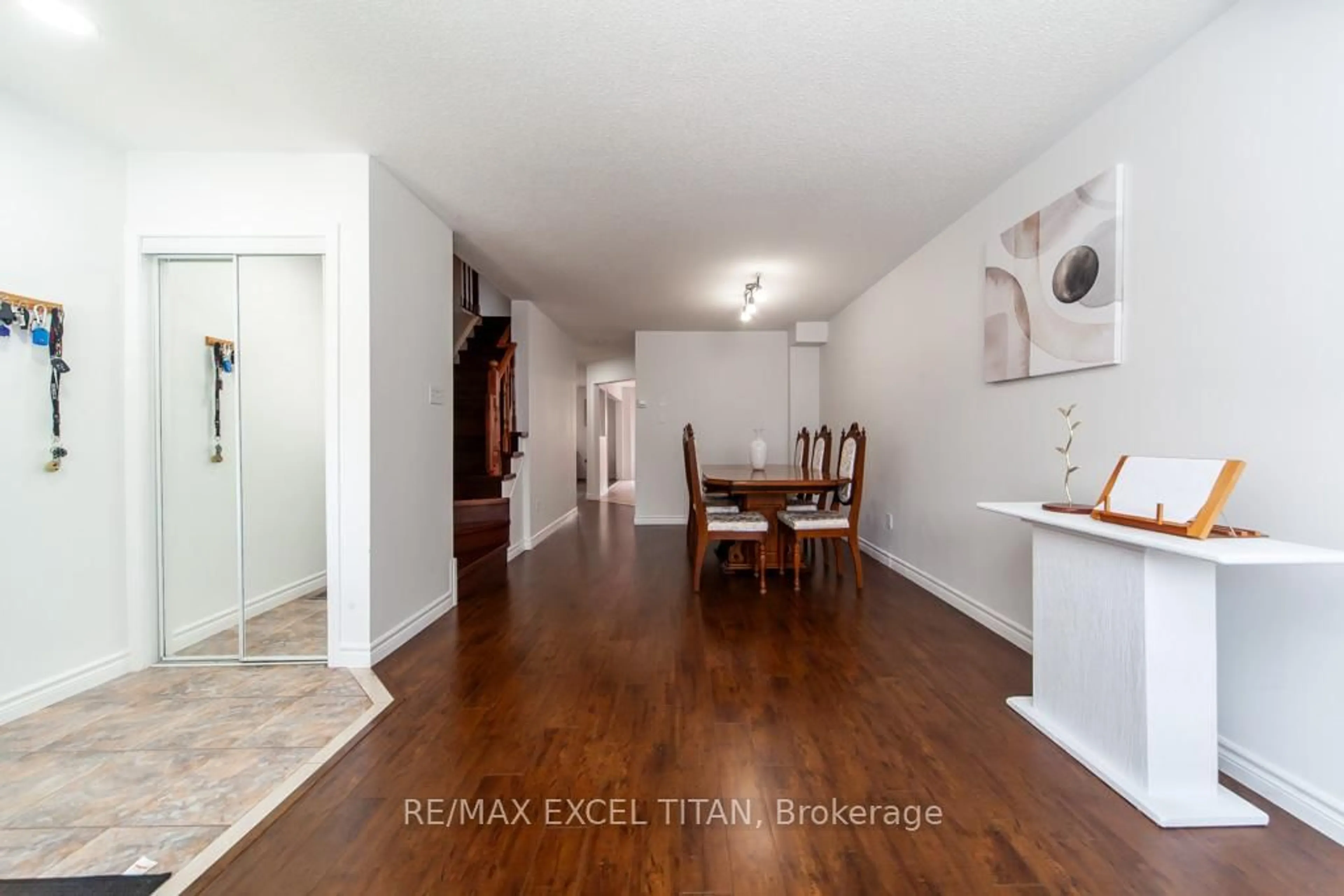 Unknown for 71 Red River Cres, Newmarket Ontario L3X 2R5