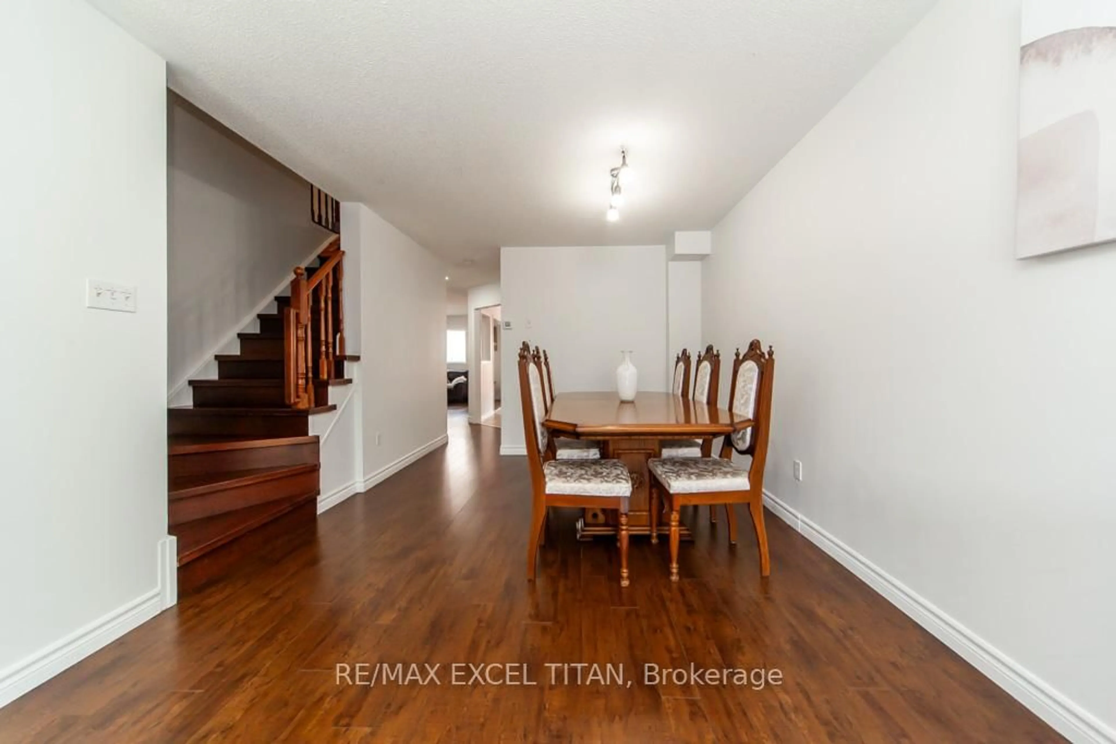 Dining room, wood/laminate floor for 71 Red River Cres, Newmarket Ontario L3X 2R5